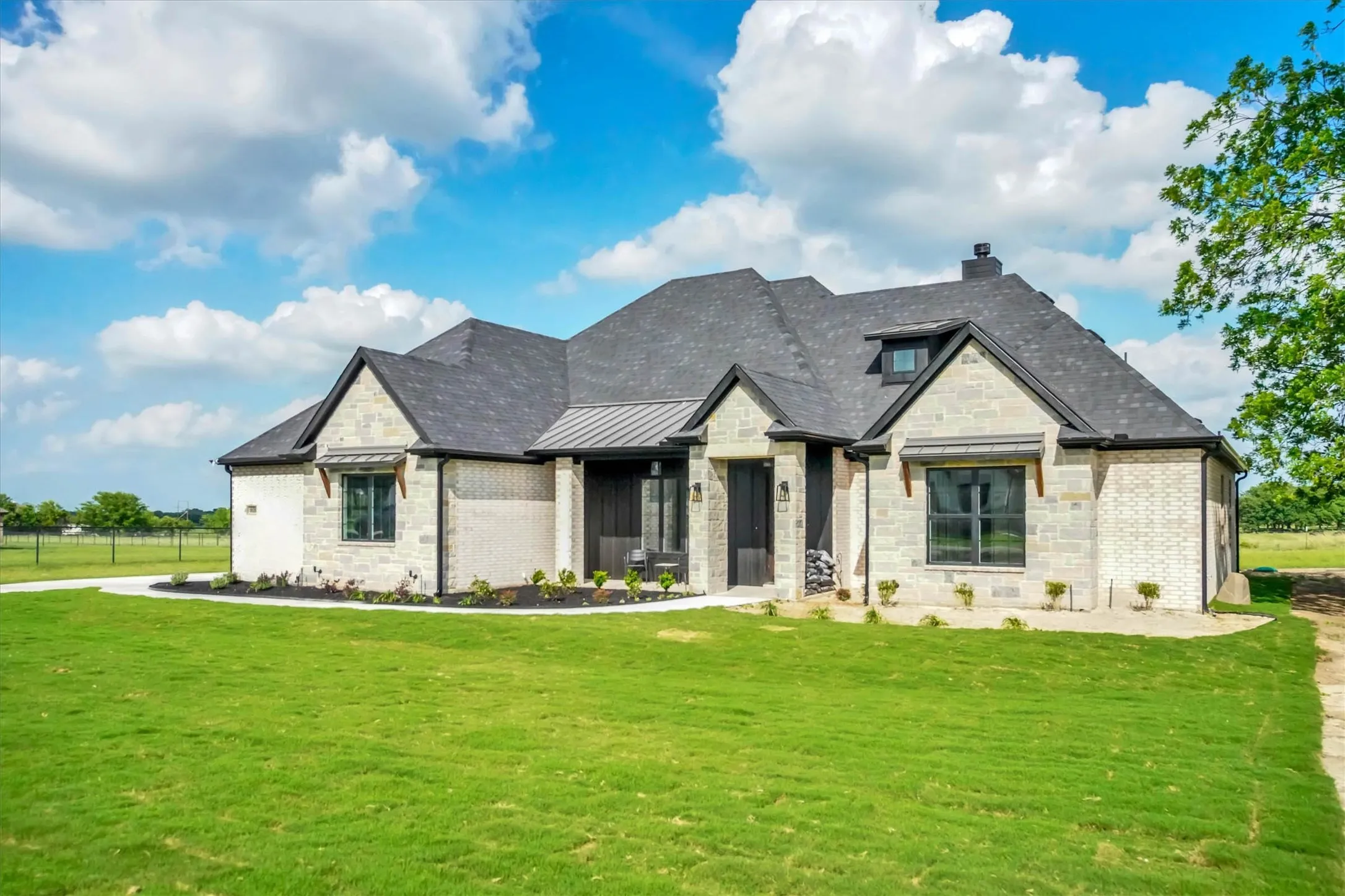 Single Family Residence For Sale in Parker County , 1028 Henry Way, Springtown, Texas 76082, 4 Bedroom, 3 Bathroom, 2 Garage spaces, 2,701 Sqft, built in 2026, mls#21357130, Real Estate Agent in Springtown, Homes For Sale in Parker county, Homes For Sale in Springtown, Realtor in Springtown Texas, Real Estate Brokerage Independent Realty Texas, Luminita Cordes Realtor