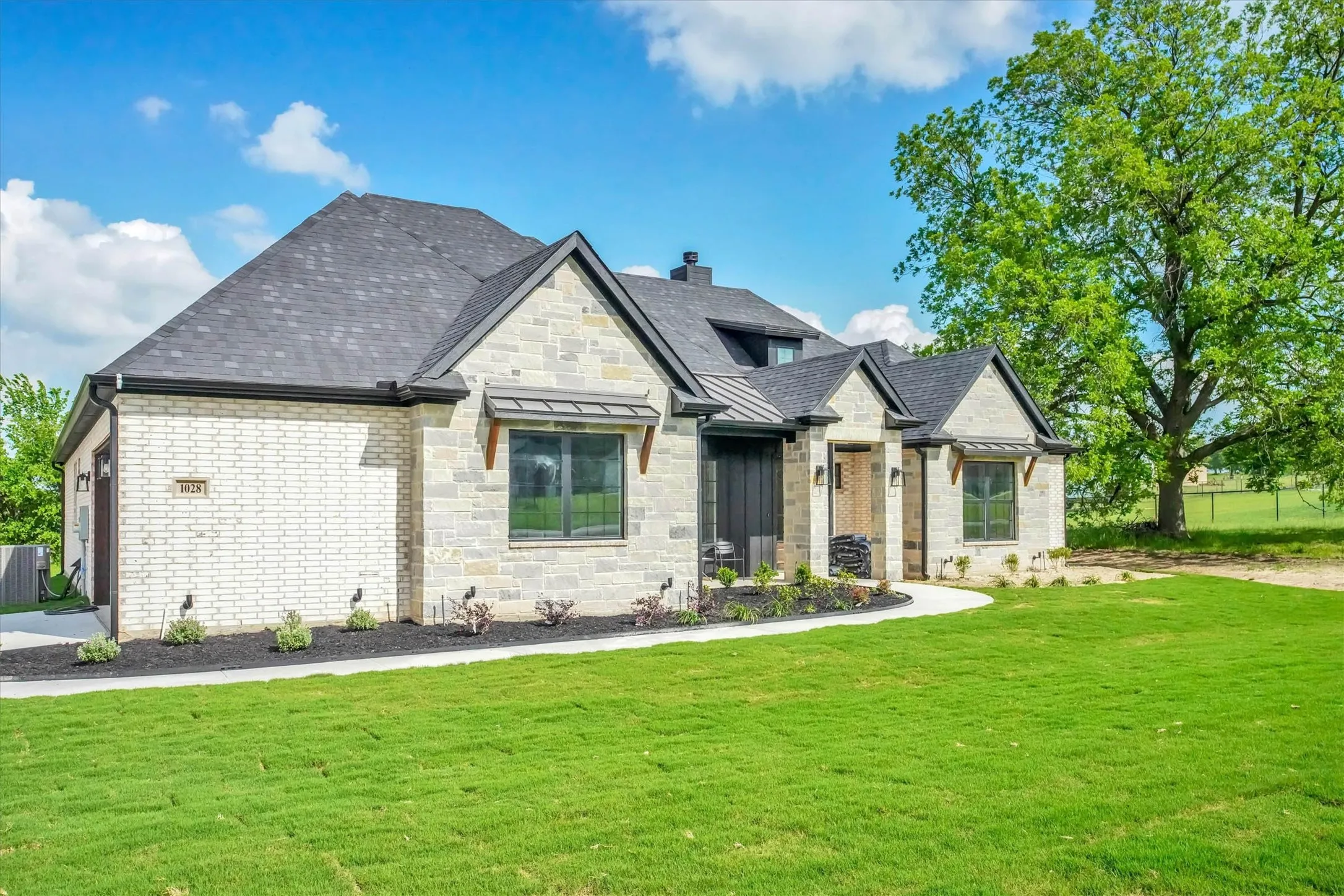 Single Family Residence For Sale in Parker County , 1028 Henry Way, Springtown, Texas 76082, 4 Bedroom, 3 Bathroom, 2 Garage spaces, 2,701 Sqft, built in 2026, mls#21357130, Real Estate Agent in Springtown, Homes For Sale in Parker county, Homes For Sale in Springtown, Realtor in Springtown Texas, Real Estate Brokerage Independent Realty Texas, Luminita Cordes Realtor