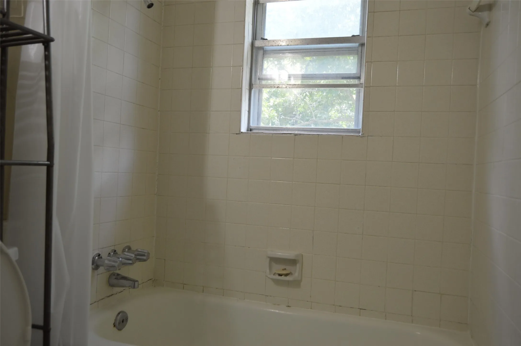 Single Family Residence For Sale in Hunt County , 3321 Eastland Avenue, Greenville, Texas 75402, 3 Bedroom, 1 Bathroom, 1 Garage spaces, 1,242 Sqft, built in 1972, mls#21357123, Real Estate Agent in Greenville, Homes For Sale in Hunt county, Homes For Sale in Greenville, Realtor in Greenville Texas, Real Estate Brokerage Independent Realty Texas, Luminita Cordes Realtor