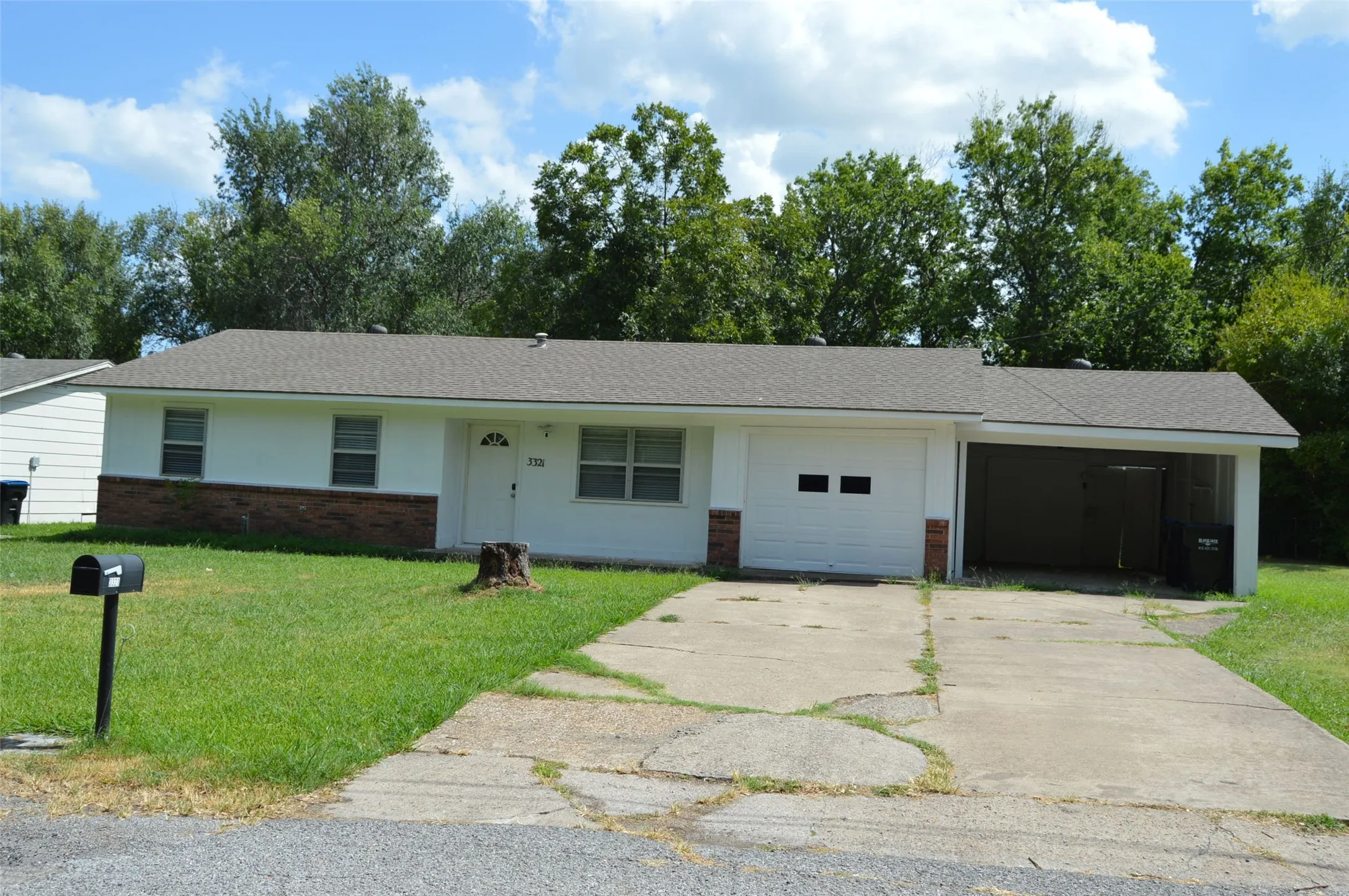 Single Family Residence For Sale in Hunt County , 3321 Eastland Avenue, Greenville, Texas 75402, 3 Bedroom, 1 Bathroom, 1 Garage spaces, 1,242 Sqft, built in 1972, mls#21357123, Real Estate Agent in Greenville, Homes For Sale in Hunt county, Homes For Sale in Greenville, Realtor in Greenville Texas, Real Estate Brokerage Independent Realty Texas, Luminita Cordes Realtor