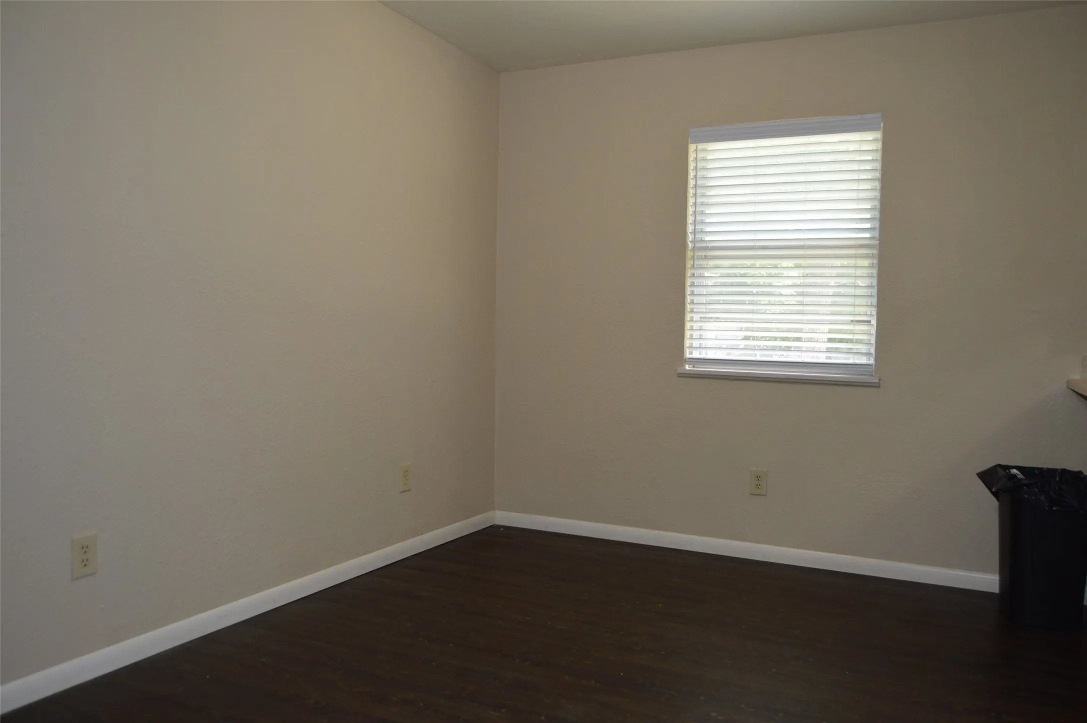 Single Family Residence For Sale in Hunt County , 3321 Eastland Avenue, Greenville, Texas 75402, 3 Bedroom, 1 Bathroom, 1 Garage spaces, 1,242 Sqft, built in 1972, mls#21357123, Real Estate Agent in Greenville, Homes For Sale in Hunt county, Homes For Sale in Greenville, Realtor in Greenville Texas, Real Estate Brokerage Independent Realty Texas, Luminita Cordes Realtor