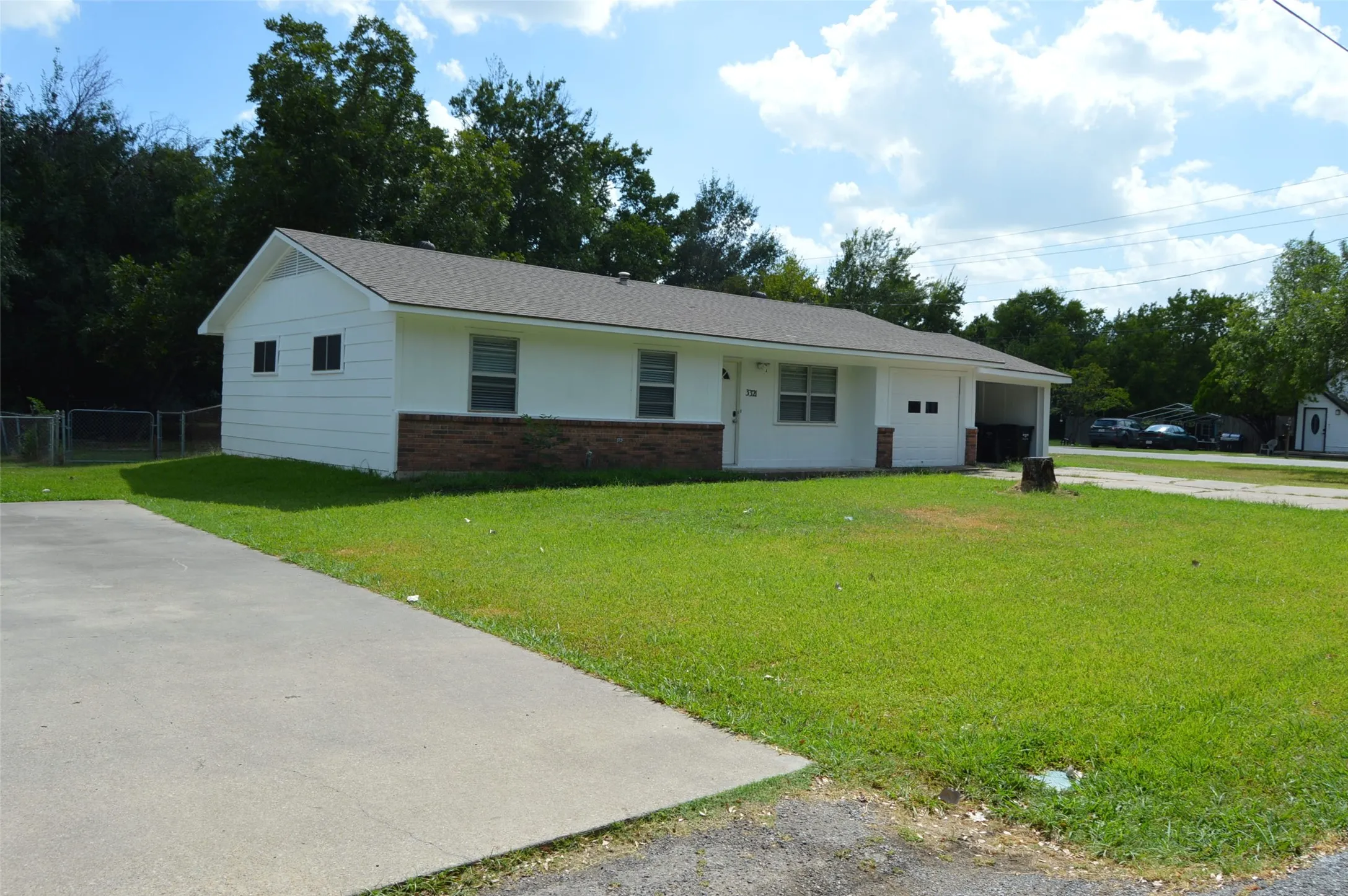 Single Family Residence For Sale in Hunt County , 3321 Eastland Avenue, Greenville, Texas 75402, 3 Bedroom, 1 Bathroom, 1 Garage spaces, 1,242 Sqft, built in 1972, mls#21357123, Real Estate Agent in Greenville, Homes For Sale in Hunt county, Homes For Sale in Greenville, Realtor in Greenville Texas, Real Estate Brokerage Independent Realty Texas, Luminita Cordes Realtor