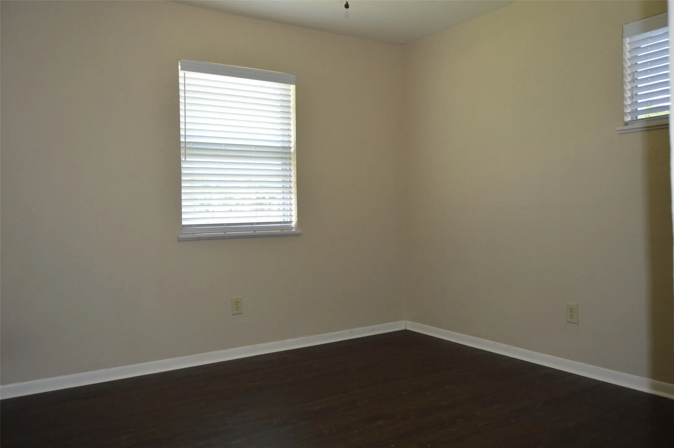 Single Family Residence For Sale in Hunt County , 3321 Eastland Avenue, Greenville, Texas 75402, 3 Bedroom, 1 Bathroom, 1 Garage spaces, 1,242 Sqft, built in 1972, mls#21357123, Real Estate Agent in Greenville, Homes For Sale in Hunt county, Homes For Sale in Greenville, Realtor in Greenville Texas, Real Estate Brokerage Independent Realty Texas, Luminita Cordes Realtor