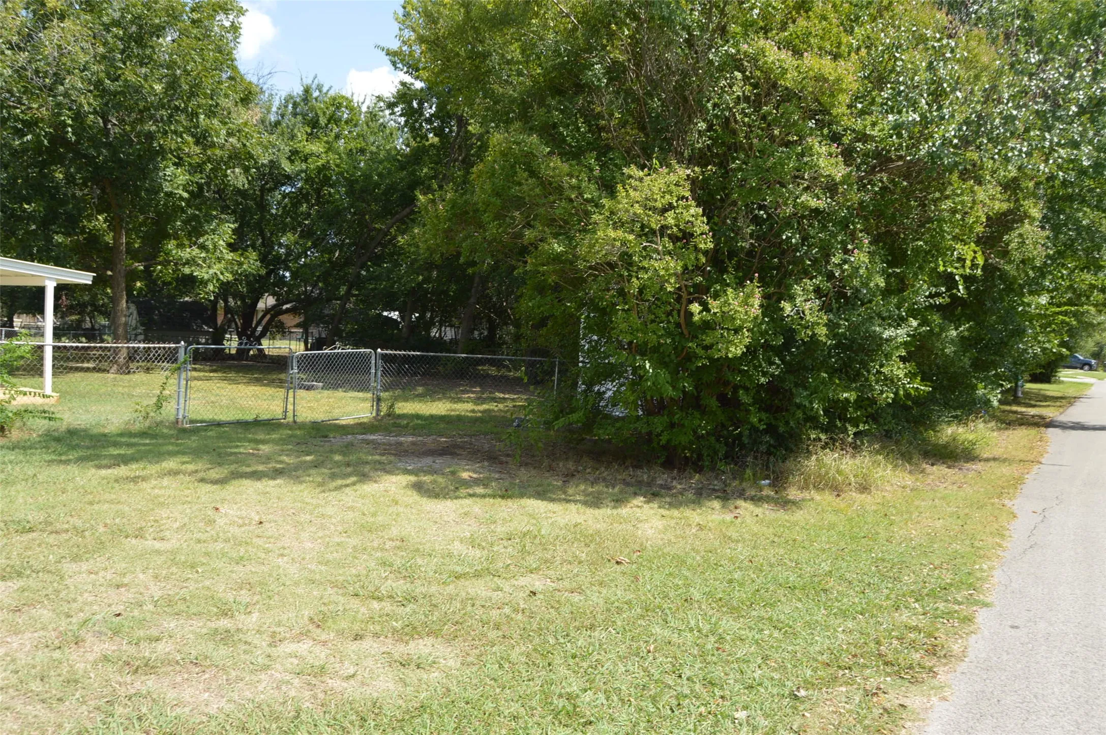 Single Family Residence For Sale in Hunt County , 3321 Eastland Avenue, Greenville, Texas 75402, 3 Bedroom, 1 Bathroom, 1 Garage spaces, 1,242 Sqft, built in 1972, mls#21357123, Real Estate Agent in Greenville, Homes For Sale in Hunt county, Homes For Sale in Greenville, Realtor in Greenville Texas, Real Estate Brokerage Independent Realty Texas, Luminita Cordes Realtor
