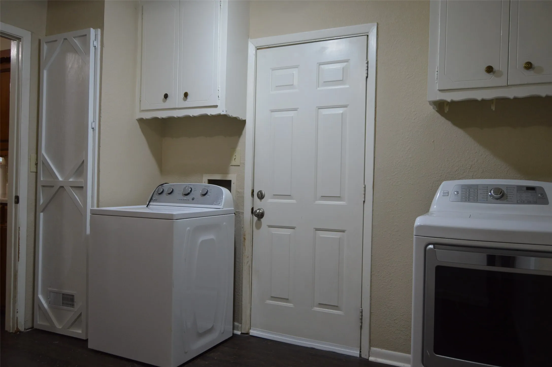 Single Family Residence For Sale in Hunt County , 3321 Eastland Avenue, Greenville, Texas 75402, 3 Bedroom, 1 Bathroom, 1 Garage spaces, 1,242 Sqft, built in 1972, mls#21357123, Real Estate Agent in Greenville, Homes For Sale in Hunt county, Homes For Sale in Greenville, Realtor in Greenville Texas, Real Estate Brokerage Independent Realty Texas, Luminita Cordes Realtor