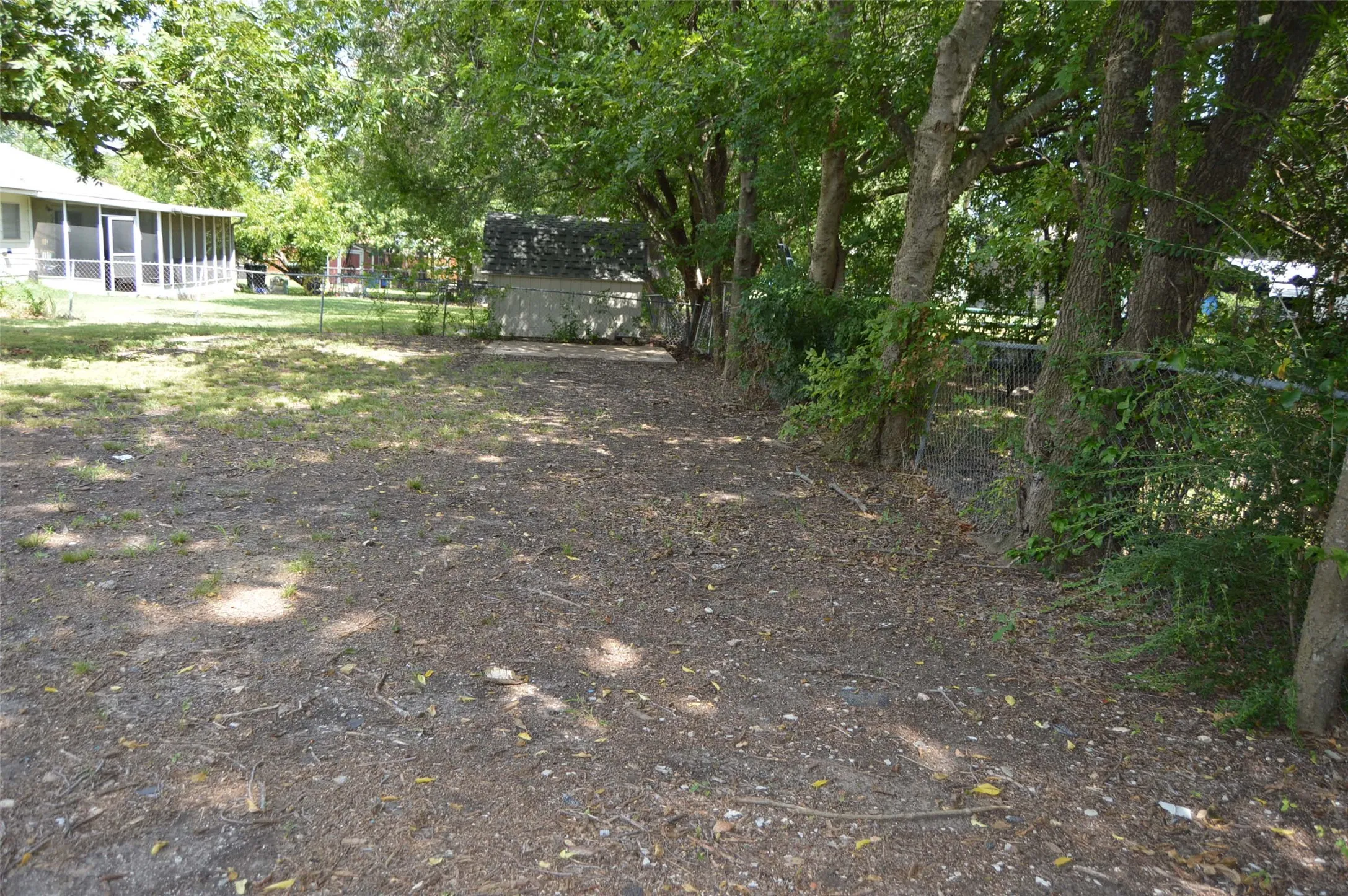 Single Family Residence For Sale in Hunt County , 3321 Eastland Avenue, Greenville, Texas 75402, 3 Bedroom, 1 Bathroom, 1 Garage spaces, 1,242 Sqft, built in 1972, mls#21357123, Real Estate Agent in Greenville, Homes For Sale in Hunt county, Homes For Sale in Greenville, Realtor in Greenville Texas, Real Estate Brokerage Independent Realty Texas, Luminita Cordes Realtor