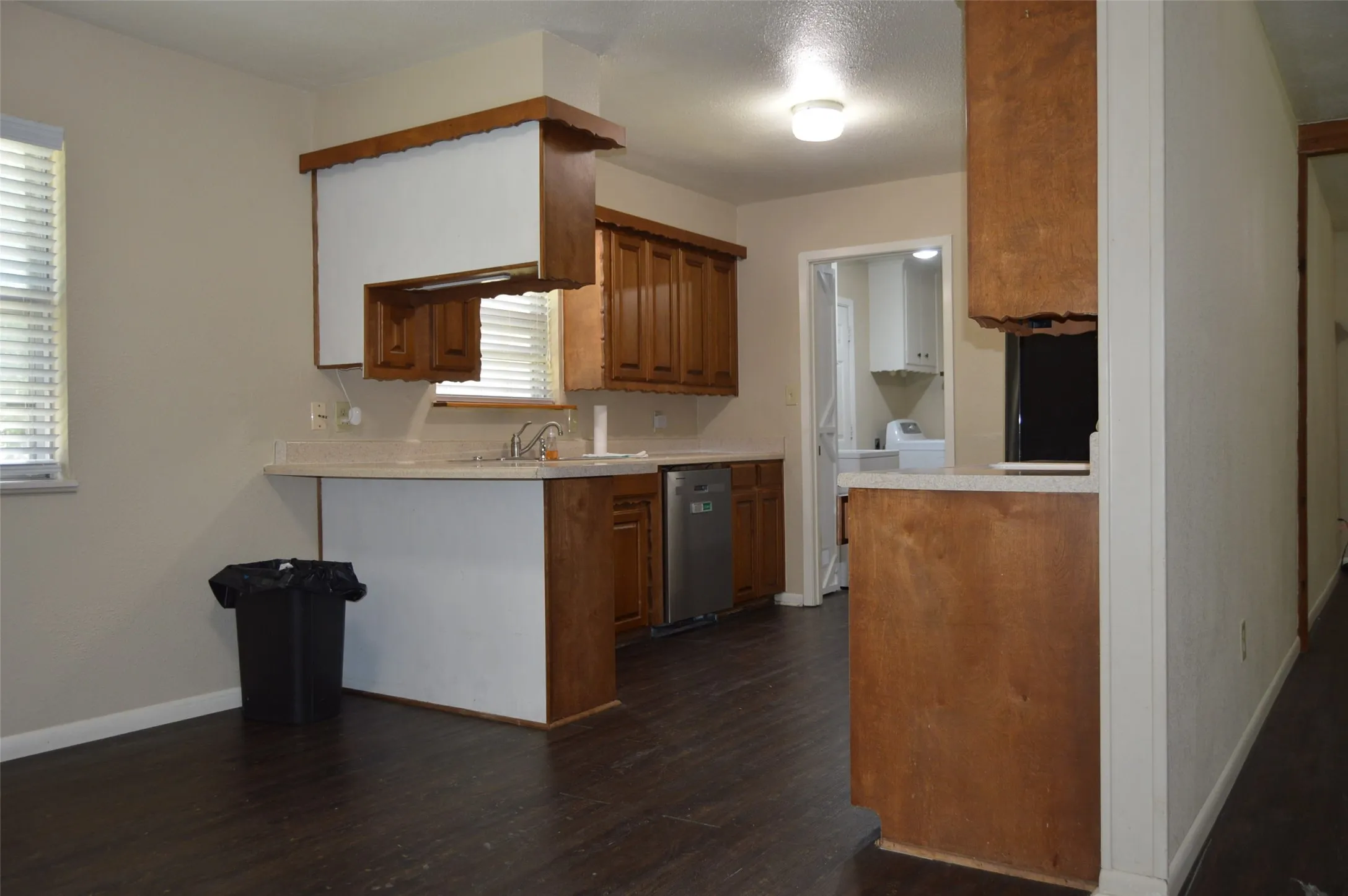 Single Family Residence For Sale in Hunt County , 3321 Eastland Avenue, Greenville, Texas 75402, 3 Bedroom, 1 Bathroom, 1 Garage spaces, 1,242 Sqft, built in 1972, mls#21357123, Real Estate Agent in Greenville, Homes For Sale in Hunt county, Homes For Sale in Greenville, Realtor in Greenville Texas, Real Estate Brokerage Independent Realty Texas, Luminita Cordes Realtor