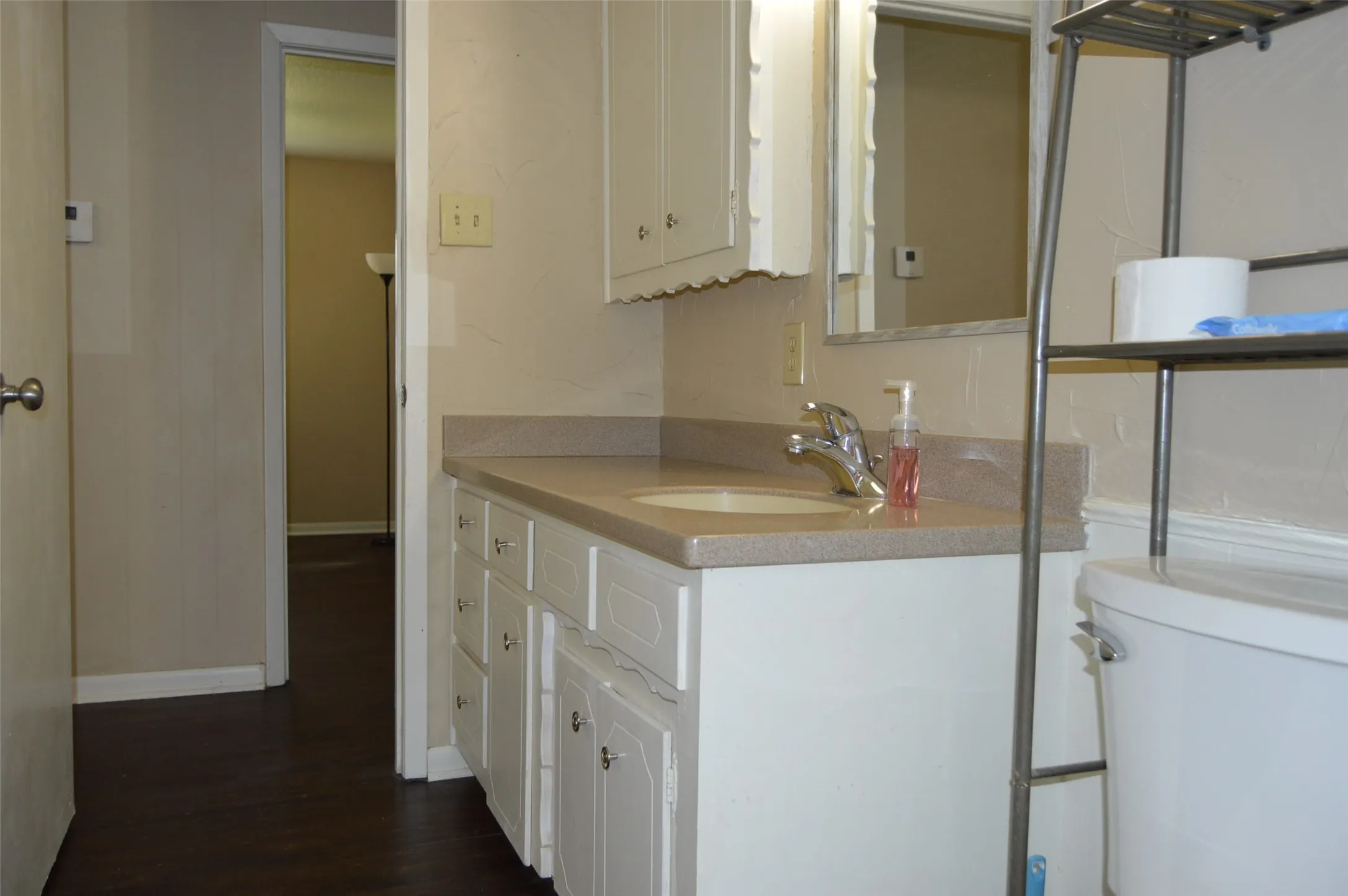 Single Family Residence For Sale in Hunt County , 3321 Eastland Avenue, Greenville, Texas 75402, 3 Bedroom, 1 Bathroom, 1 Garage spaces, 1,242 Sqft, built in 1972, mls#21357123, Real Estate Agent in Greenville, Homes For Sale in Hunt county, Homes For Sale in Greenville, Realtor in Greenville Texas, Real Estate Brokerage Independent Realty Texas, Luminita Cordes Realtor