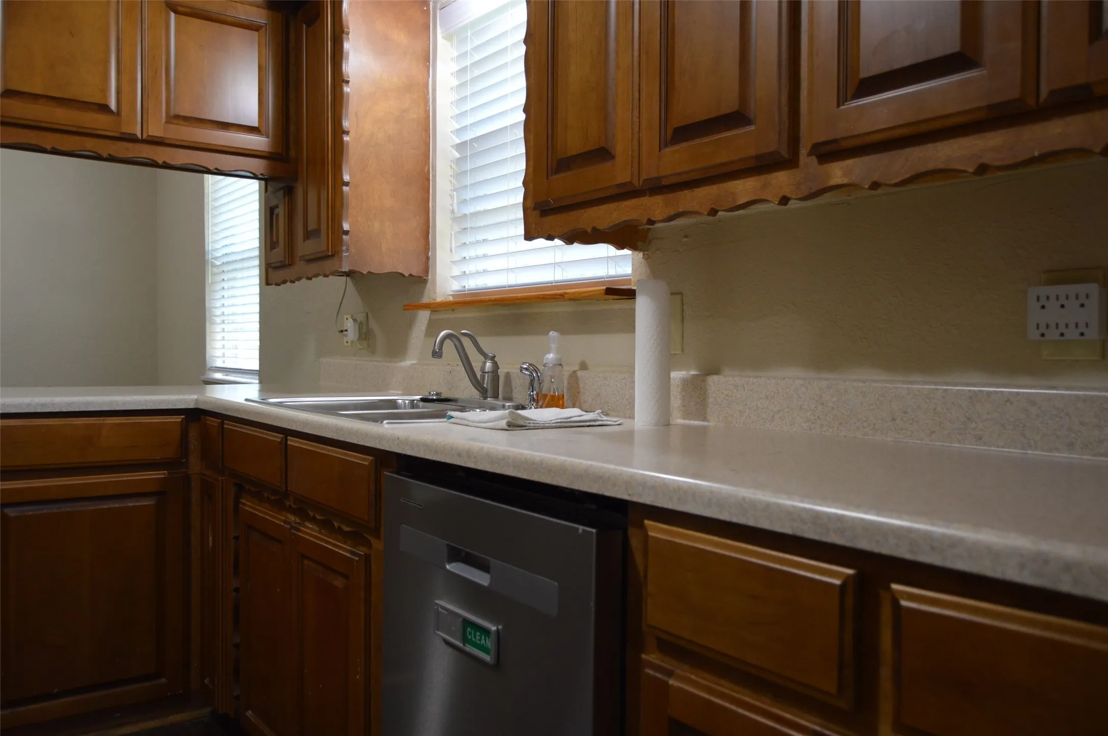 Single Family Residence For Sale in Hunt County , 3321 Eastland Avenue, Greenville, Texas 75402, 3 Bedroom, 1 Bathroom, 1 Garage spaces, 1,242 Sqft, built in 1972, mls#21357123, Real Estate Agent in Greenville, Homes For Sale in Hunt county, Homes For Sale in Greenville, Realtor in Greenville Texas, Real Estate Brokerage Independent Realty Texas, Luminita Cordes Realtor