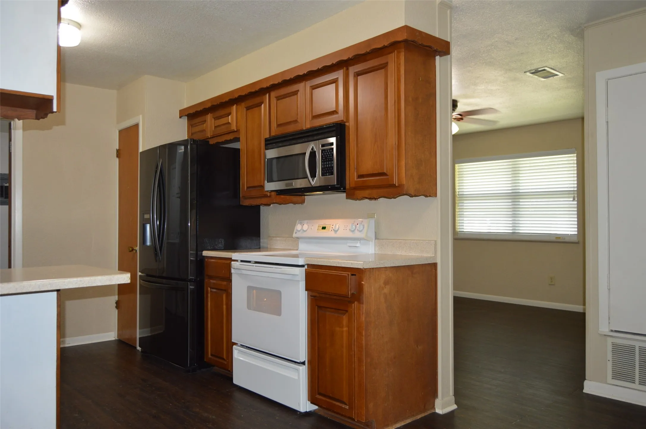 Single Family Residence For Sale in Hunt County , 3321 Eastland Avenue, Greenville, Texas 75402, 3 Bedroom, 1 Bathroom, 1 Garage spaces, 1,242 Sqft, built in 1972, mls#21357123, Real Estate Agent in Greenville, Homes For Sale in Hunt county, Homes For Sale in Greenville, Realtor in Greenville Texas, Real Estate Brokerage Independent Realty Texas, Luminita Cordes Realtor