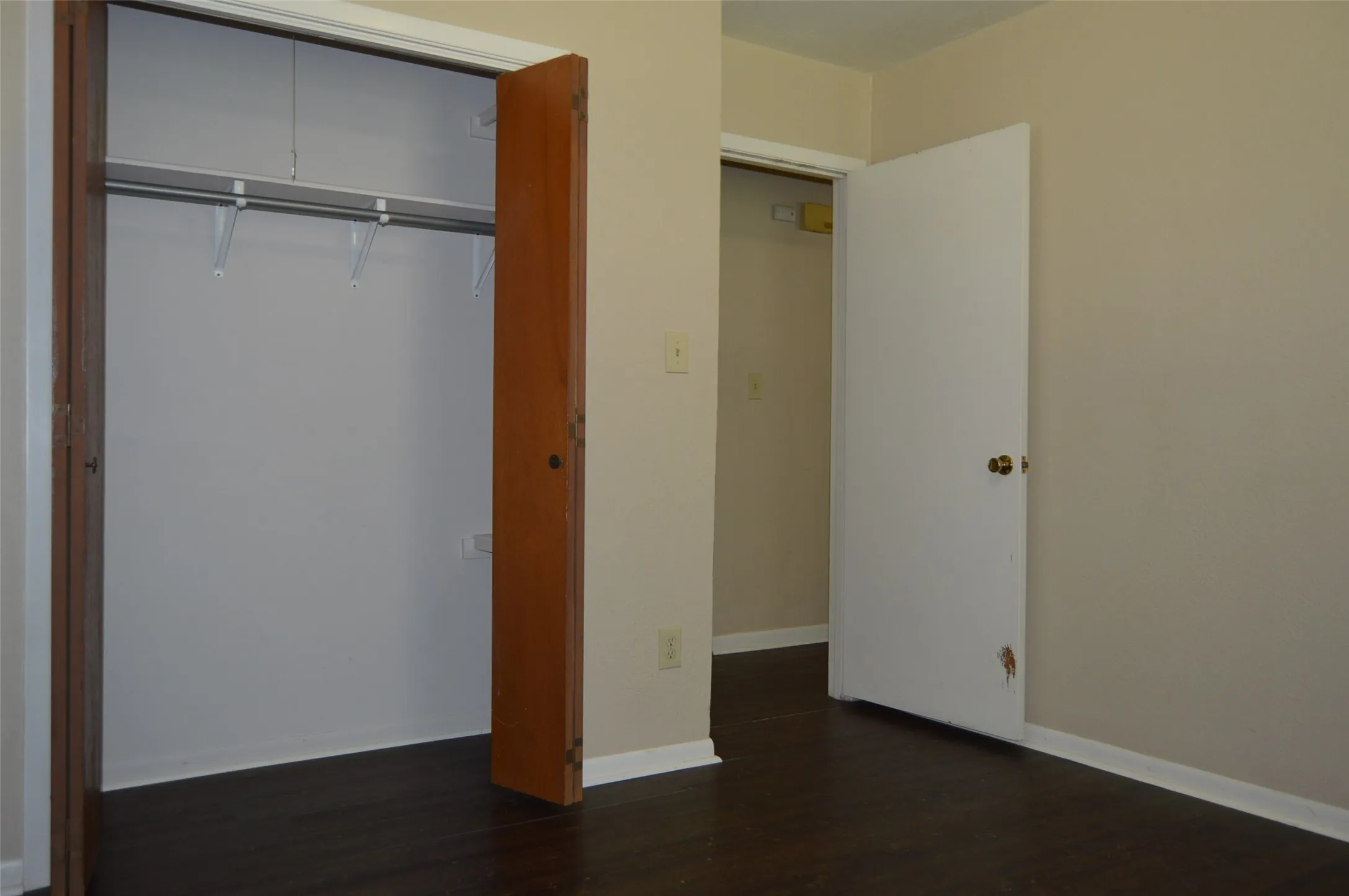 Single Family Residence For Sale in Hunt County , 3321 Eastland Avenue, Greenville, Texas 75402, 3 Bedroom, 1 Bathroom, 1 Garage spaces, 1,242 Sqft, built in 1972, mls#21357123, Real Estate Agent in Greenville, Homes For Sale in Hunt county, Homes For Sale in Greenville, Realtor in Greenville Texas, Real Estate Brokerage Independent Realty Texas, Luminita Cordes Realtor
