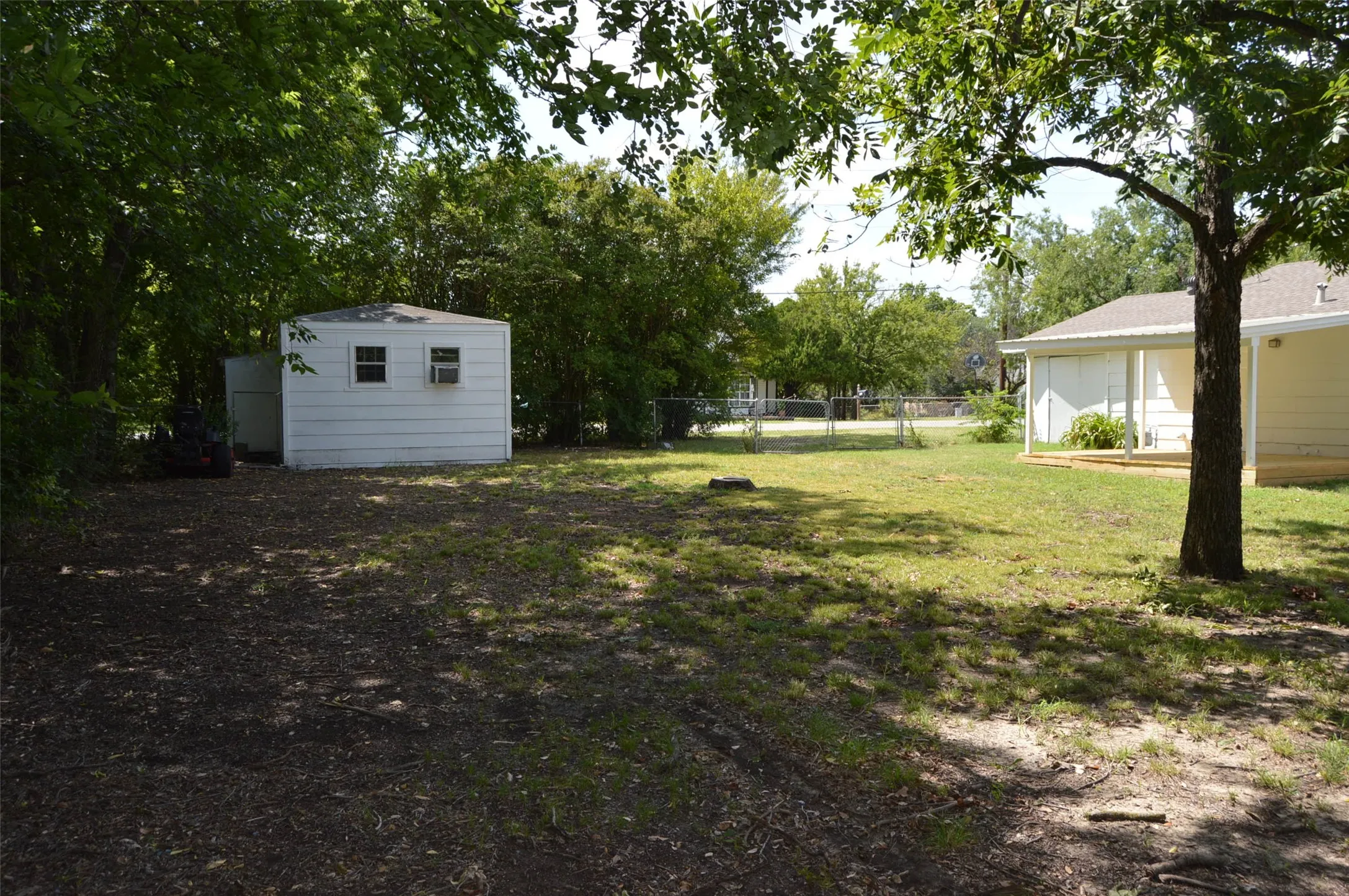 Single Family Residence For Sale in Hunt County , 3321 Eastland Avenue, Greenville, Texas 75402, 3 Bedroom, 1 Bathroom, 1 Garage spaces, 1,242 Sqft, built in 1972, mls#21357123, Real Estate Agent in Greenville, Homes For Sale in Hunt county, Homes For Sale in Greenville, Realtor in Greenville Texas, Real Estate Brokerage Independent Realty Texas, Luminita Cordes Realtor