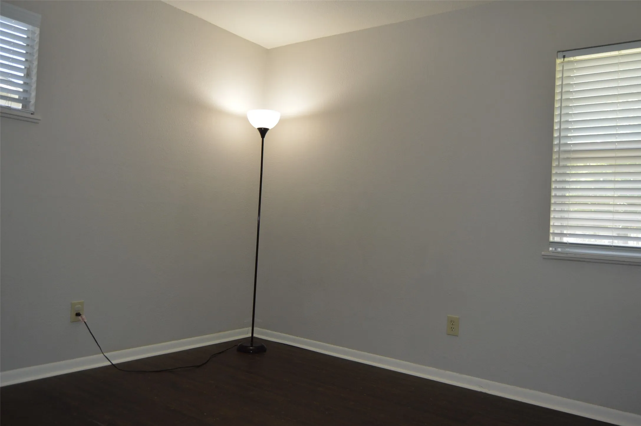 Single Family Residence For Sale in Hunt County , 3321 Eastland Avenue, Greenville, Texas 75402, 3 Bedroom, 1 Bathroom, 1 Garage spaces, 1,242 Sqft, built in 1972, mls#21357123, Real Estate Agent in Greenville, Homes For Sale in Hunt county, Homes For Sale in Greenville, Realtor in Greenville Texas, Real Estate Brokerage Independent Realty Texas, Luminita Cordes Realtor