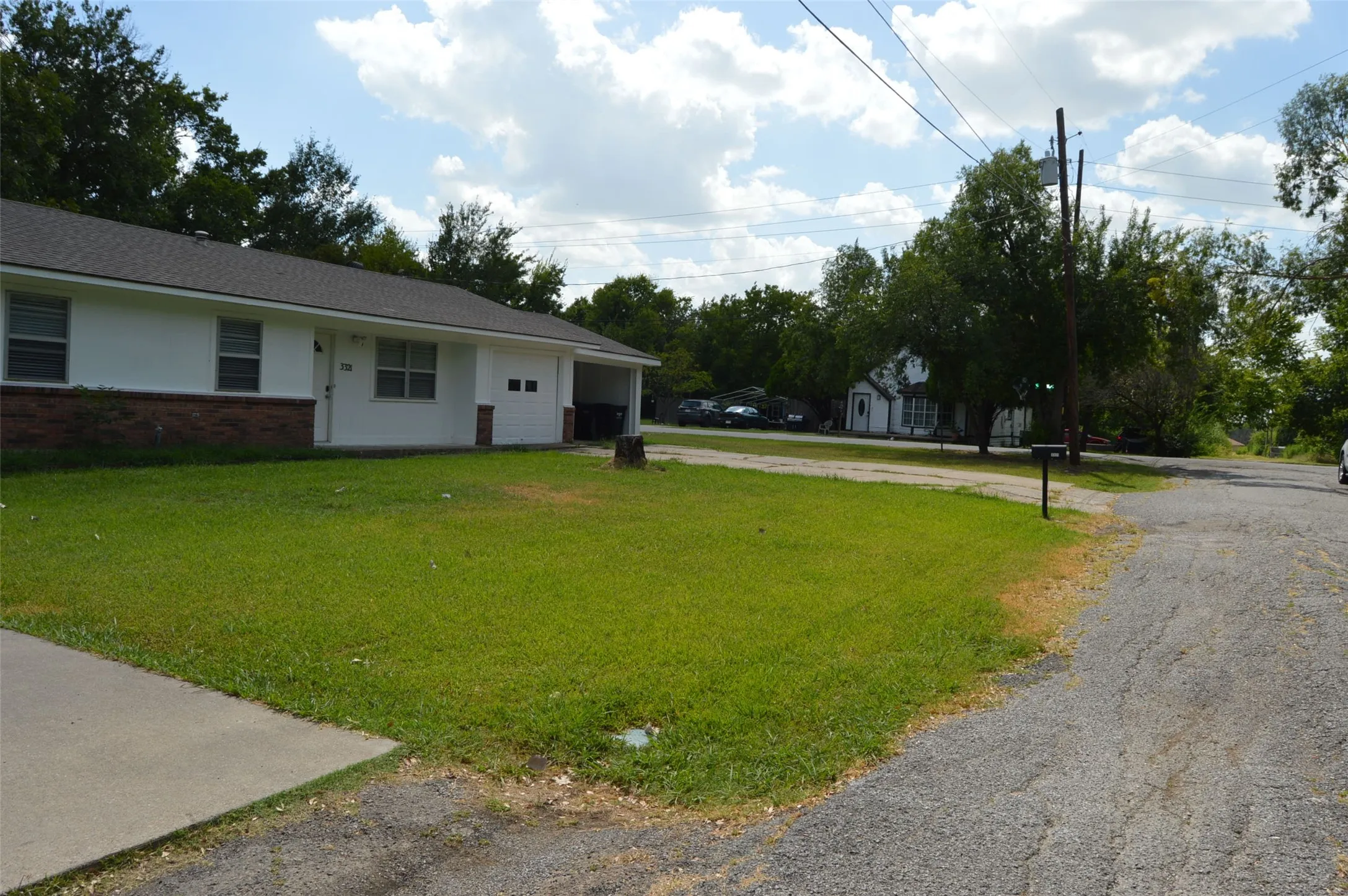 Single Family Residence For Sale in Hunt County , 3321 Eastland Avenue, Greenville, Texas 75402, 3 Bedroom, 1 Bathroom, 1 Garage spaces, 1,242 Sqft, built in 1972, mls#21357123, Real Estate Agent in Greenville, Homes For Sale in Hunt county, Homes For Sale in Greenville, Realtor in Greenville Texas, Real Estate Brokerage Independent Realty Texas, Luminita Cordes Realtor