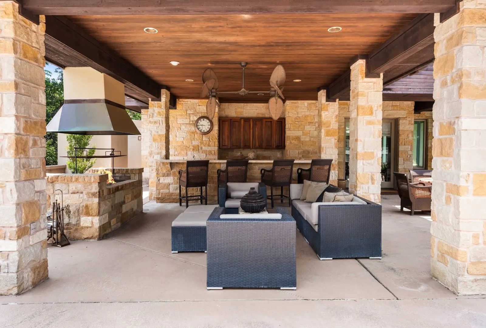 Single Family Residence For Sale in Travis County , 103 Bella Cima Drive, Austin, Texas 78734, 5 Bedroom, 6 Bathroom, 3 Garage spaces, 6,373 Sqft, built in 2001, mls#21357111, Real Estate Agent in Austin, Homes For Sale in Travis county, Homes For Sale in Austin, Realtor in Austin Texas, Real Estate Brokerage Independent Realty Texas, Luminita Cordes Realtor