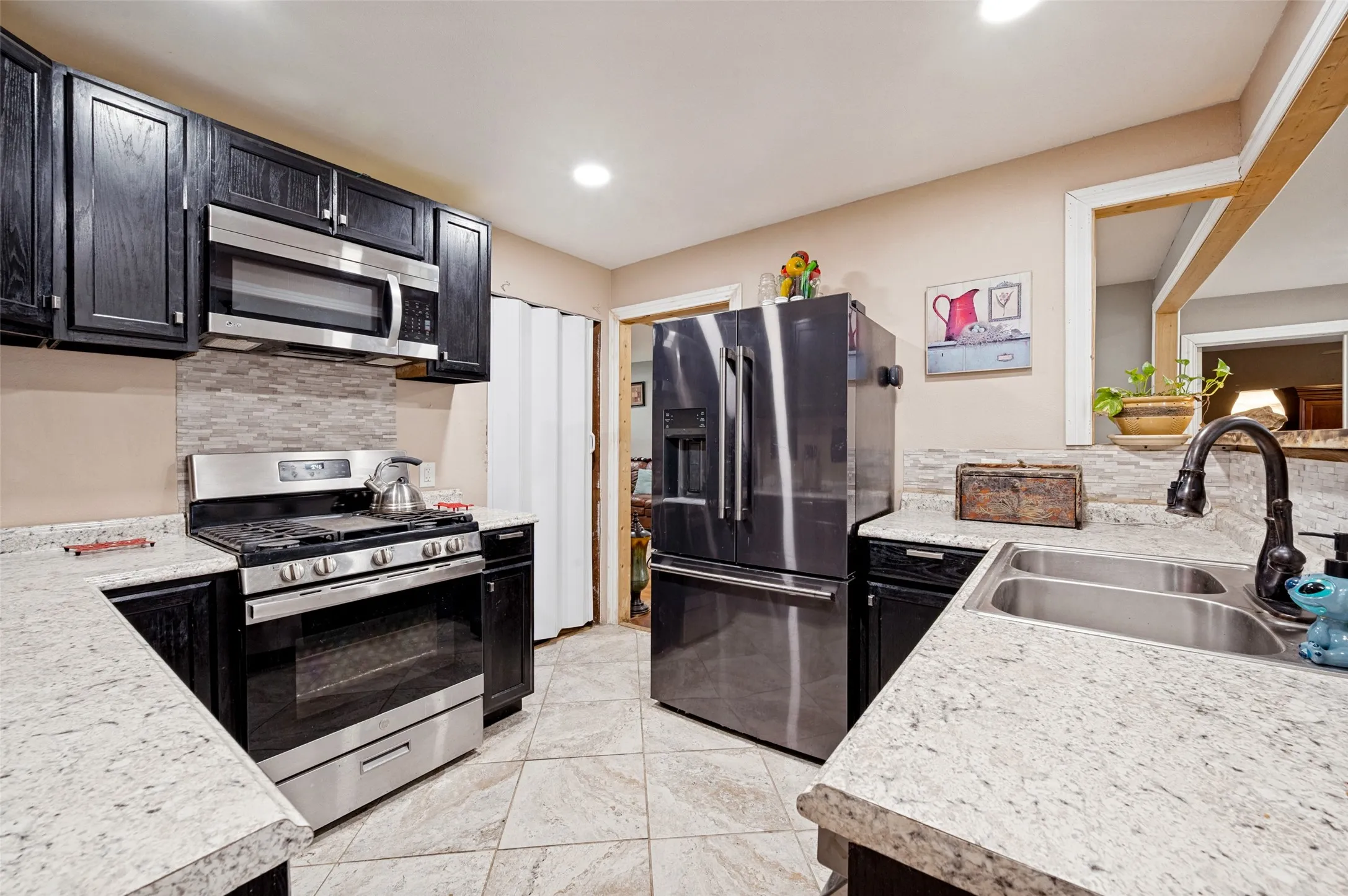 Single Family Residence For Sale in Dallas County , 1008 E Russell Avenue, Carrollton, Texas 75006, 2 Bedroom, 2 Bathroom, 1 Garage spaces, 1,352 Sqft, built in 1951, mls#21355912, Real Estate Agent in Carrollton, Homes For Sale in Dallas county, Homes For Sale in Carrollton, Realtor in Carrollton Texas, Real Estate Brokerage Independent Realty Texas, Luminita Cordes Realtor