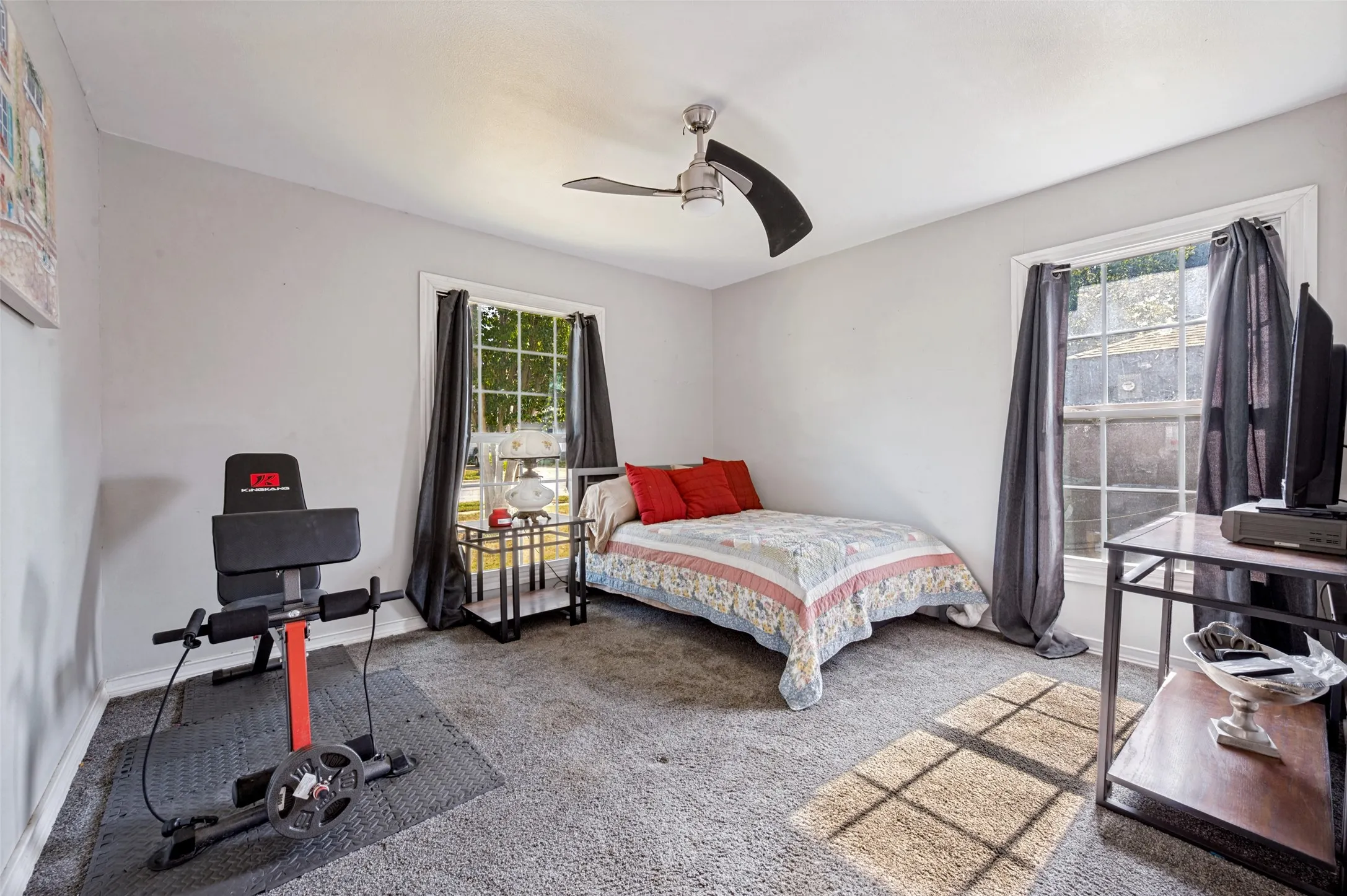 Single Family Residence For Sale in Dallas County , 1008 E Russell Avenue, Carrollton, Texas 75006, 2 Bedroom, 2 Bathroom, 1 Garage spaces, 1,352 Sqft, built in 1951, mls#21355912, Real Estate Agent in Carrollton, Homes For Sale in Dallas county, Homes For Sale in Carrollton, Realtor in Carrollton Texas, Real Estate Brokerage Independent Realty Texas, Luminita Cordes Realtor