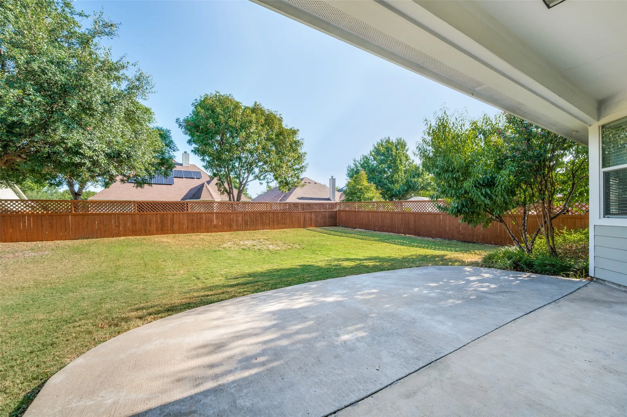 Single Family Residence For Sale in Denton County , 3132 Somerset Lane, Frisco, Texas 75033, 3 Bedroom, 2 Bathroom, 2 Garage spaces, 1,873 Sqft, built in 2004, mls#21357151, Real Estate Agent in Frisco, Homes For Sale in Denton county, Homes For Sale in Frisco, Realtor in Frisco Texas, Real Estate Brokerage Independent Realty Texas, Luminita Cordes Realtor