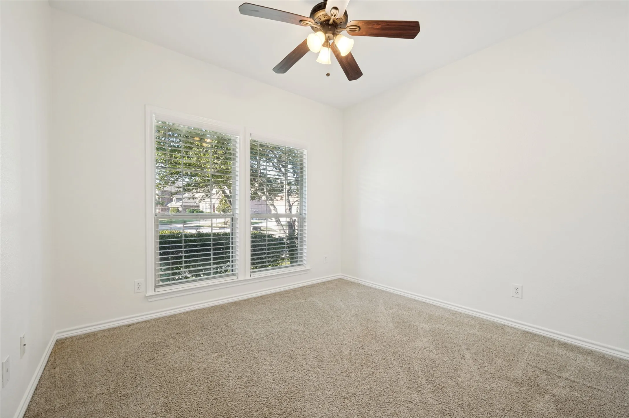 Single Family Residence For Sale in Denton County , 3132 Somerset Lane, Frisco, Texas 75033, 3 Bedroom, 2 Bathroom, 2 Garage spaces, 1,873 Sqft, built in 2004, mls#21357151, Real Estate Agent in Frisco, Homes For Sale in Denton county, Homes For Sale in Frisco, Realtor in Frisco Texas, Real Estate Brokerage Independent Realty Texas, Luminita Cordes Realtor