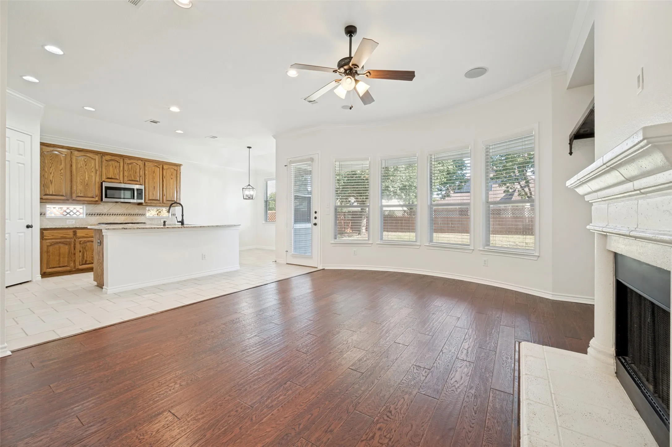 Single Family Residence For Sale in Denton County , 3132 Somerset Lane, Frisco, Texas 75033, 3 Bedroom, 2 Bathroom, 2 Garage spaces, 1,873 Sqft, built in 2004, mls#21357151, Real Estate Agent in Frisco, Homes For Sale in Denton county, Homes For Sale in Frisco, Realtor in Frisco Texas, Real Estate Brokerage Independent Realty Texas, Luminita Cordes Realtor