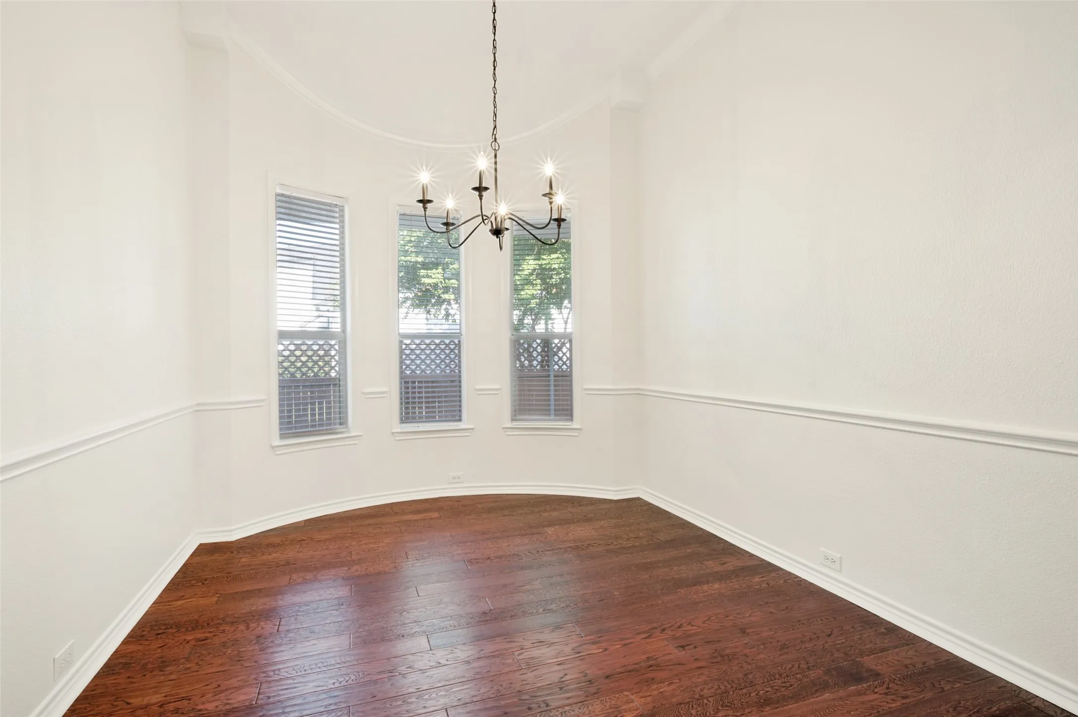 Single Family Residence For Sale in Denton County , 3132 Somerset Lane, Frisco, Texas 75033, 3 Bedroom, 2 Bathroom, 2 Garage spaces, 1,873 Sqft, built in 2004, mls#21357151, Real Estate Agent in Frisco, Homes For Sale in Denton county, Homes For Sale in Frisco, Realtor in Frisco Texas, Real Estate Brokerage Independent Realty Texas, Luminita Cordes Realtor