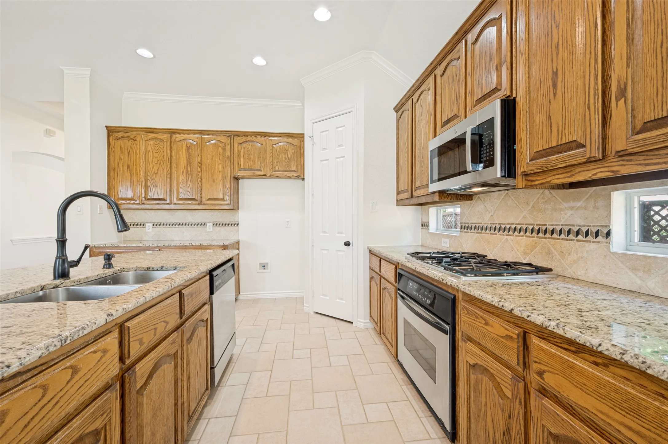 Single Family Residence For Sale in Denton County , 3132 Somerset Lane, Frisco, Texas 75033, 3 Bedroom, 2 Bathroom, 2 Garage spaces, 1,873 Sqft, built in 2004, mls#21357151, Real Estate Agent in Frisco, Homes For Sale in Denton county, Homes For Sale in Frisco, Realtor in Frisco Texas, Real Estate Brokerage Independent Realty Texas, Luminita Cordes Realtor