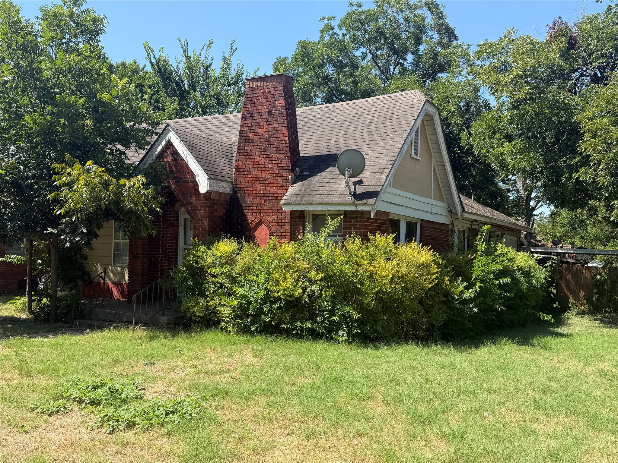 Single Family Residence For Sale in Mc Lennan County , 924 N 29th Street, Waco, Texas 76707, 2 Bedroom, 1 Bathroom, Garage spaces, 1,212 Sqft, built in 1928, mls#21357155, Real Estate Agent in Waco, Homes For Sale in Mc Lennan county, Homes For Sale in Waco, Realtor in Waco Texas, Real Estate Brokerage Independent Realty Texas, Luminita Cordes Realtor
