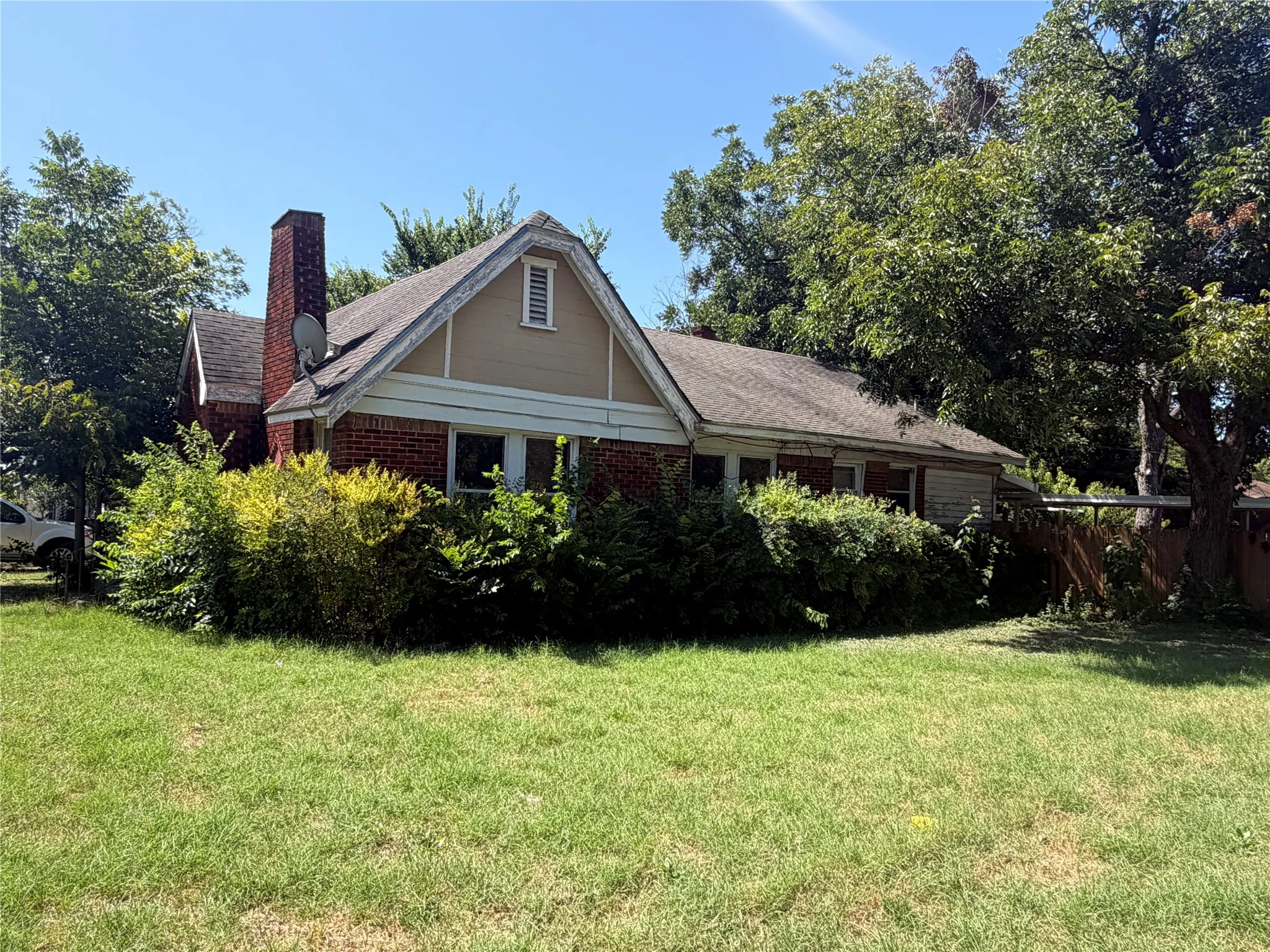 Single Family Residence For Sale in Mc Lennan County , 924 N 29th Street, Waco, Texas 76707, 2 Bedroom, 1 Bathroom, Garage spaces, 1,212 Sqft, built in 1928, mls#21357155, Real Estate Agent in Waco, Homes For Sale in Mc Lennan county, Homes For Sale in Waco, Realtor in Waco Texas, Real Estate Brokerage Independent Realty Texas, Luminita Cordes Realtor