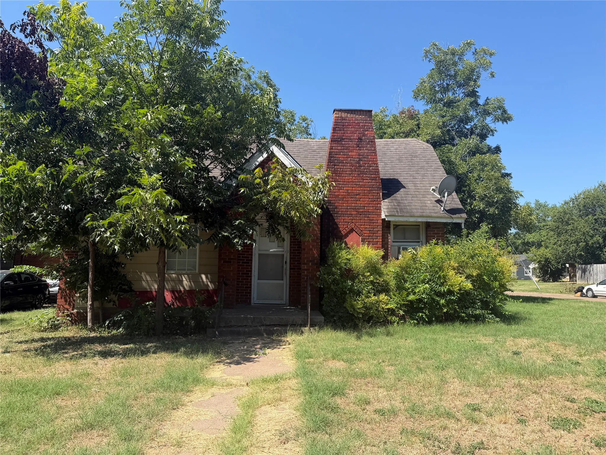 Single Family Residence For Sale in Mc Lennan County , 924 N 29th Street, Waco, Texas 76707, 2 Bedroom, 1 Bathroom, Garage spaces, 1,212 Sqft, built in 1928, mls#21357155, Real Estate Agent in Waco, Homes For Sale in Mc Lennan county, Homes For Sale in Waco, Realtor in Waco Texas, Real Estate Brokerage Independent Realty Texas, Luminita Cordes Realtor