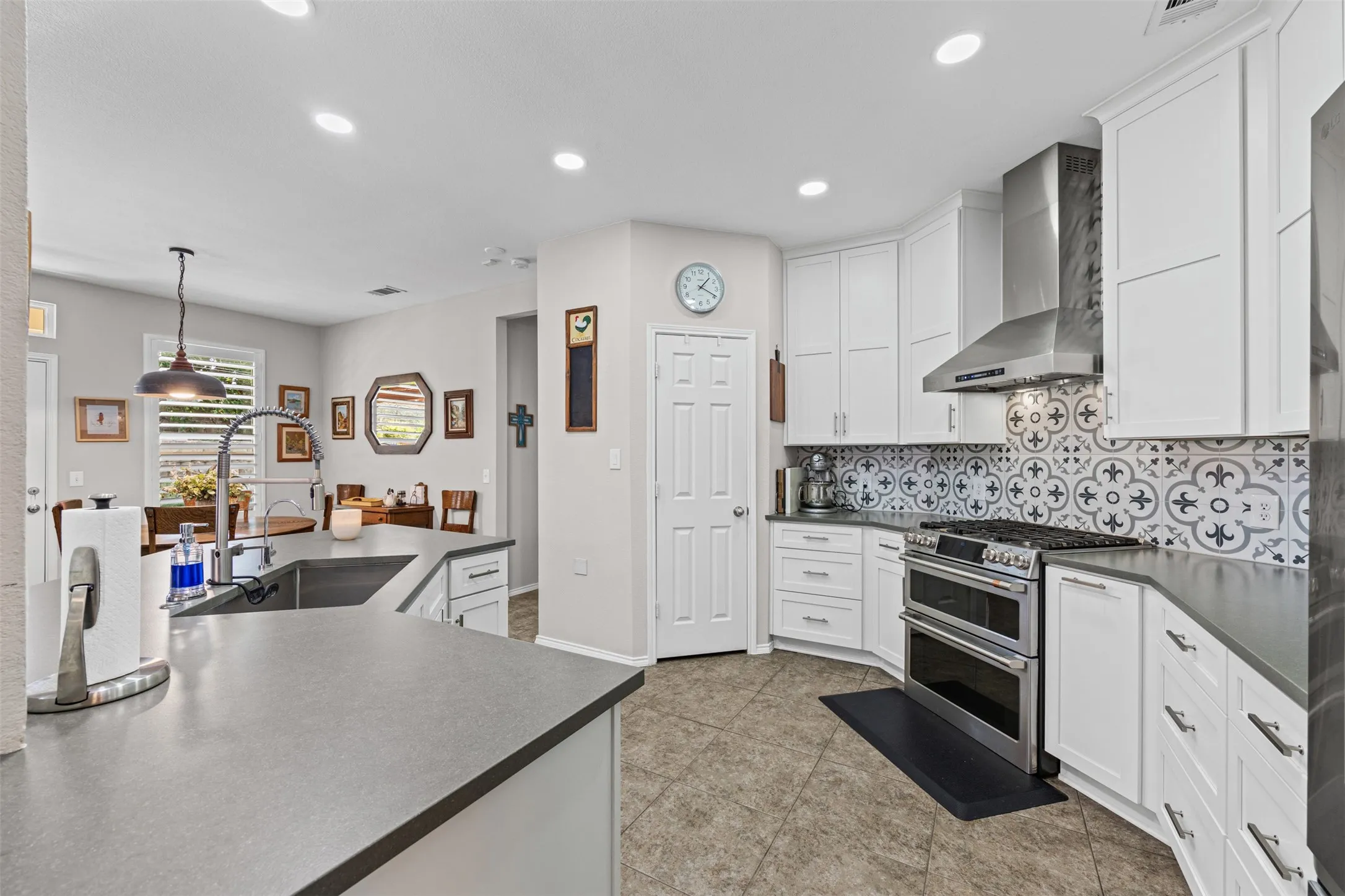 Single Family Residence For Sale in Tarrant County , 1759 Hidden Brook Drive, Grand Prairie, Texas 75050, 4 Bedroom, 3 Bathroom, 2 Garage spaces, 2,428 Sqft, built in 2005, mls#21349623, Real Estate Agent in Grand Prairie, Homes For Sale in Tarrant county, Homes For Sale in Grand Prairie, Realtor in Grand Prairie Texas, Real Estate Brokerage Independent Realty Texas, Luminita Cordes Realtor