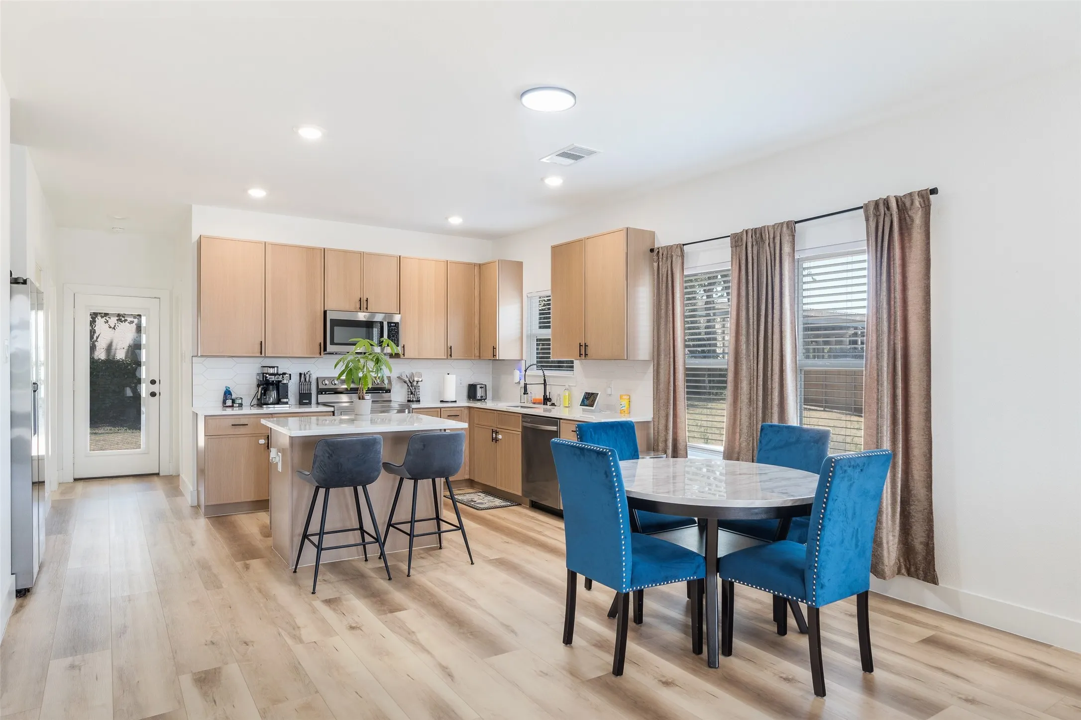 Single Family Residence For Sale in Dallas County , 2749 Bethurum Avenue, Dallas, Texas 75215, 3 Bedroom, 2 Bathroom, Garage spaces, 1,268 Sqft, built in 2024, Price $290,000, mls#21357077, Real Estate Agent in Dallas, Homes For Sale in Dallas county, Homes For Sale in Dallas, Realtor in Dallas Texas, Real Estate Brokerage Independent Realty Texas, Luminita Cordes Realtor