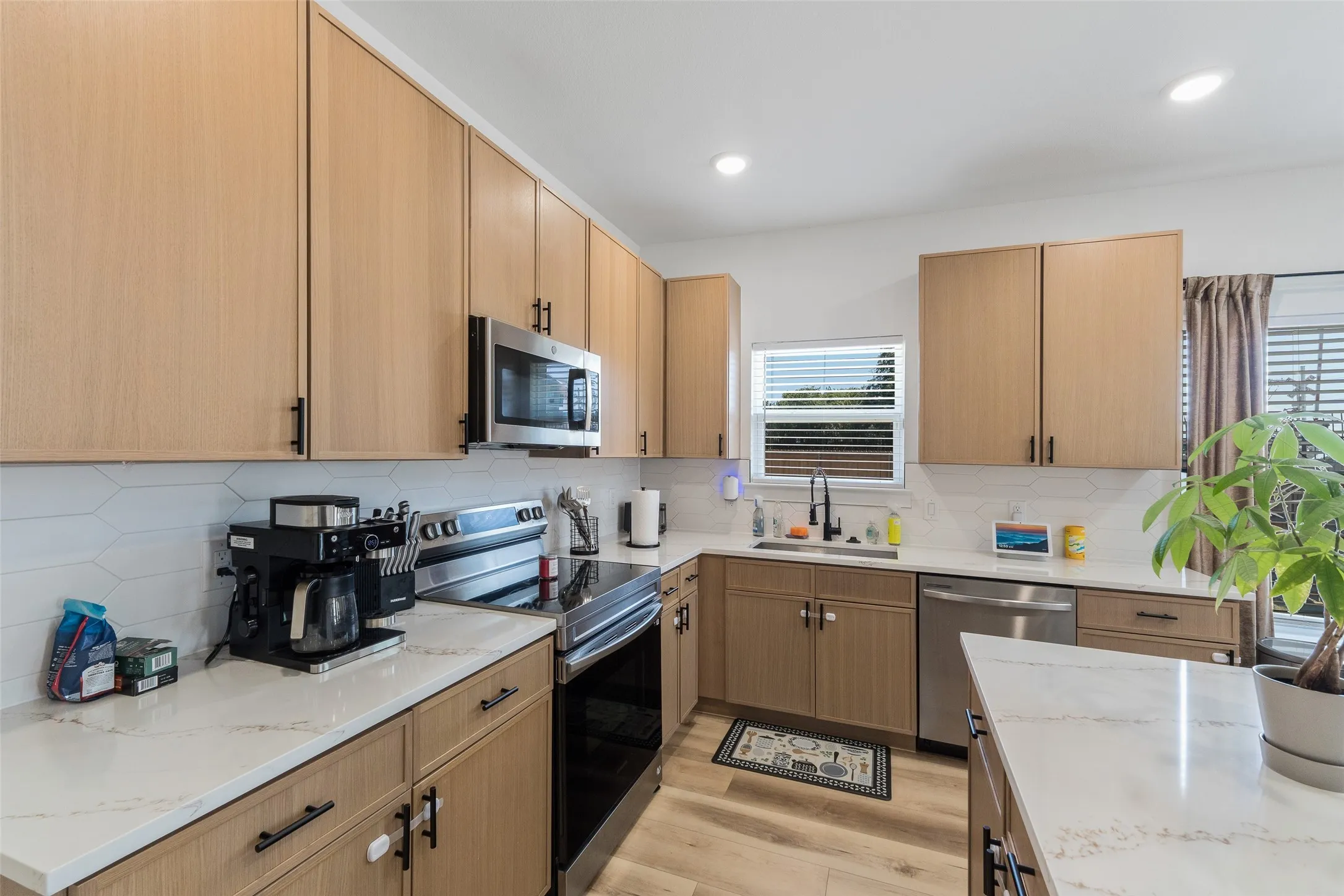 Single Family Residence For Sale in Dallas County , 2749 Bethurum Avenue, Dallas, Texas 75215, 3 Bedroom, 2 Bathroom, Garage spaces, 1,268 Sqft, built in 2024, Price $290,000, mls#21357077, Real Estate Agent in Dallas, Homes For Sale in Dallas county, Homes For Sale in Dallas, Realtor in Dallas Texas, Real Estate Brokerage Independent Realty Texas, Luminita Cordes Realtor