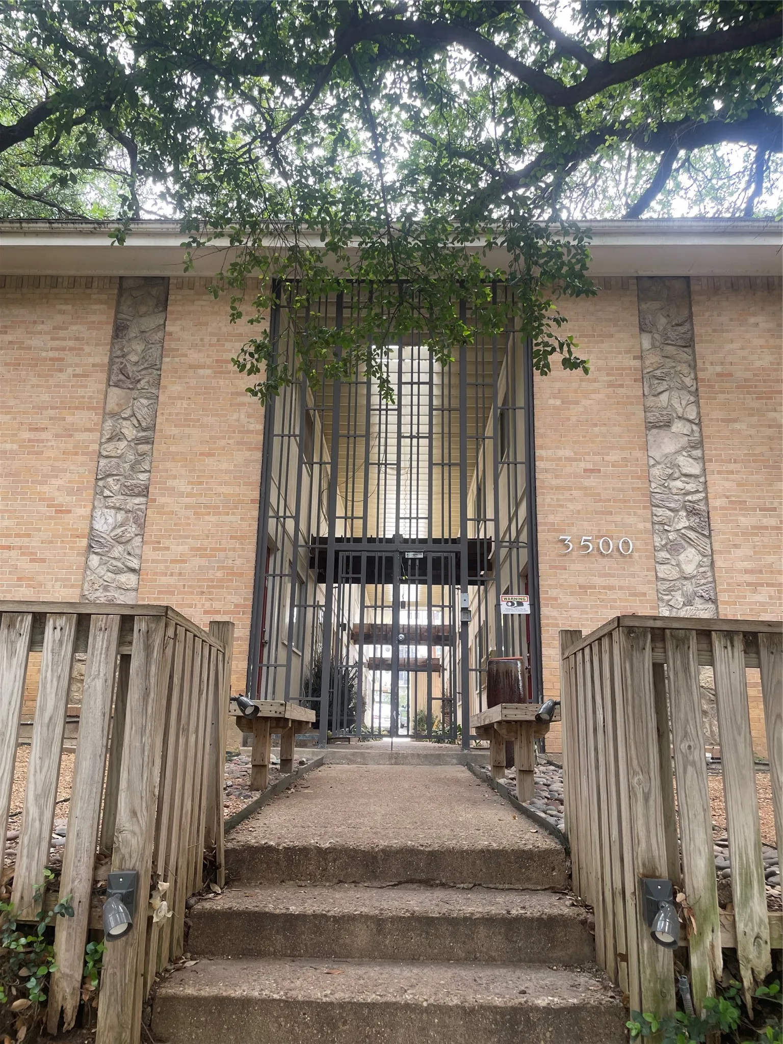Condominium For Rent in Dallas County , 3500 Routh Street 2, Dallas, Texas 75219, 2 Bedroom, 2 Bathroom, Garage spaces, 1,000 Sqft, built in 1973, mls#21357157, Real Estate Agent in Dallas, Homes For Rent in Dallas county, Homes For Rent in Dallas, Realtor in Dallas Texas, Real Estate Brokerage Independent Realty Texas, Luminita Cordes Realtor