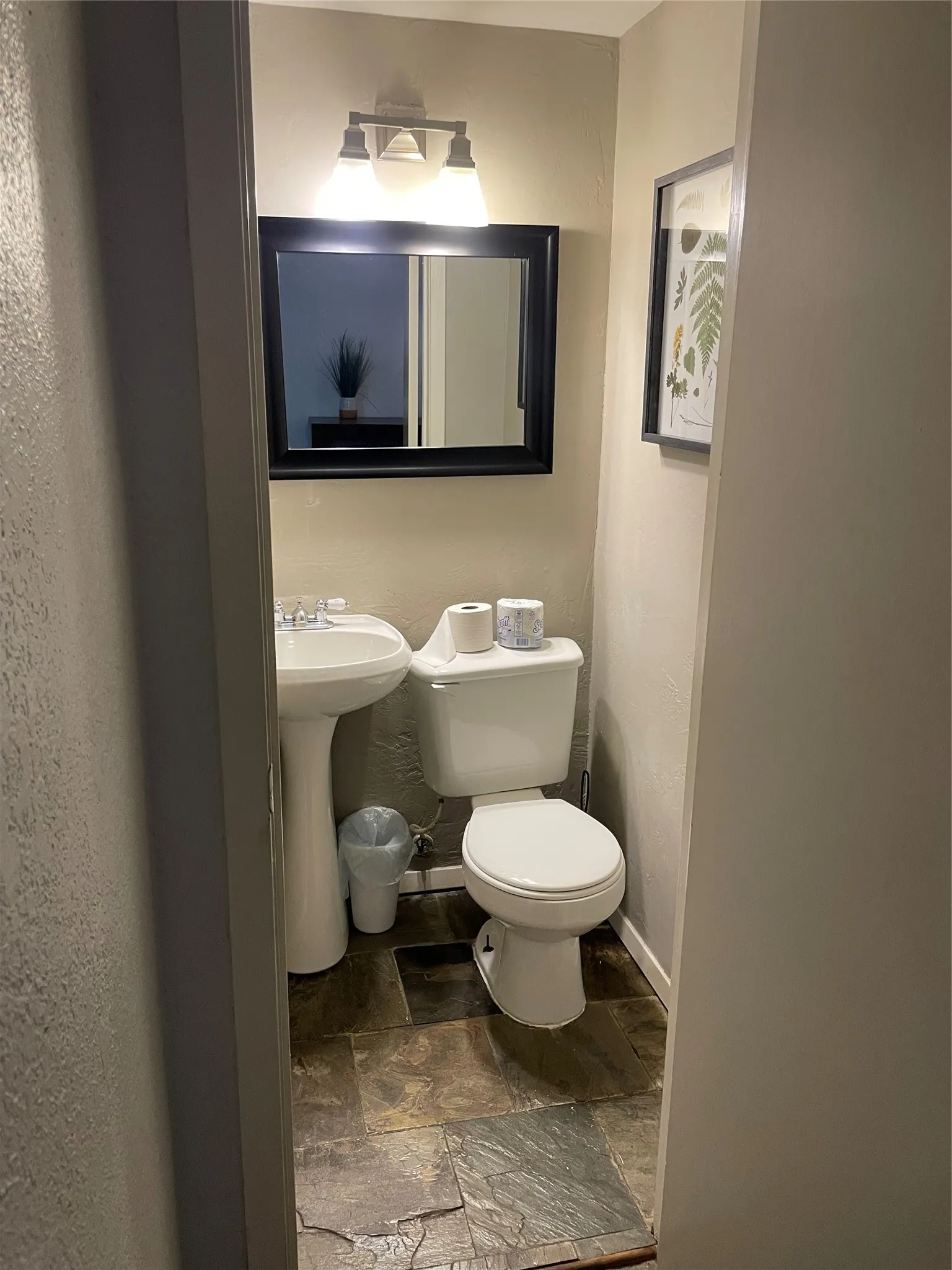 Condominium For Rent in Dallas County , 3500 Routh Street 2, Dallas, Texas 75219, 2 Bedroom, 2 Bathroom, Garage spaces, 1,000 Sqft, built in 1973, mls#21357157, Real Estate Agent in Dallas, Homes For Rent in Dallas county, Homes For Rent in Dallas, Realtor in Dallas Texas, Real Estate Brokerage Independent Realty Texas, Luminita Cordes Realtor