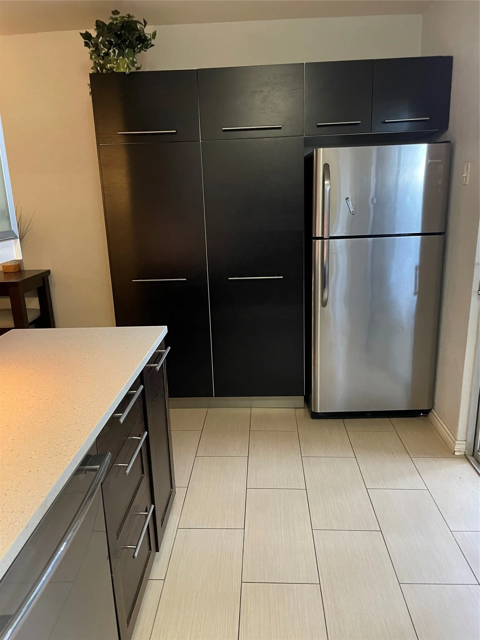 Condominium For Rent in Dallas County , 3500 Routh Street 2, Dallas, Texas 75219, 2 Bedroom, 2 Bathroom, Garage spaces, 1,000 Sqft, built in 1973, mls#21357157, Real Estate Agent in Dallas, Homes For Rent in Dallas county, Homes For Rent in Dallas, Realtor in Dallas Texas, Real Estate Brokerage Independent Realty Texas, Luminita Cordes Realtor