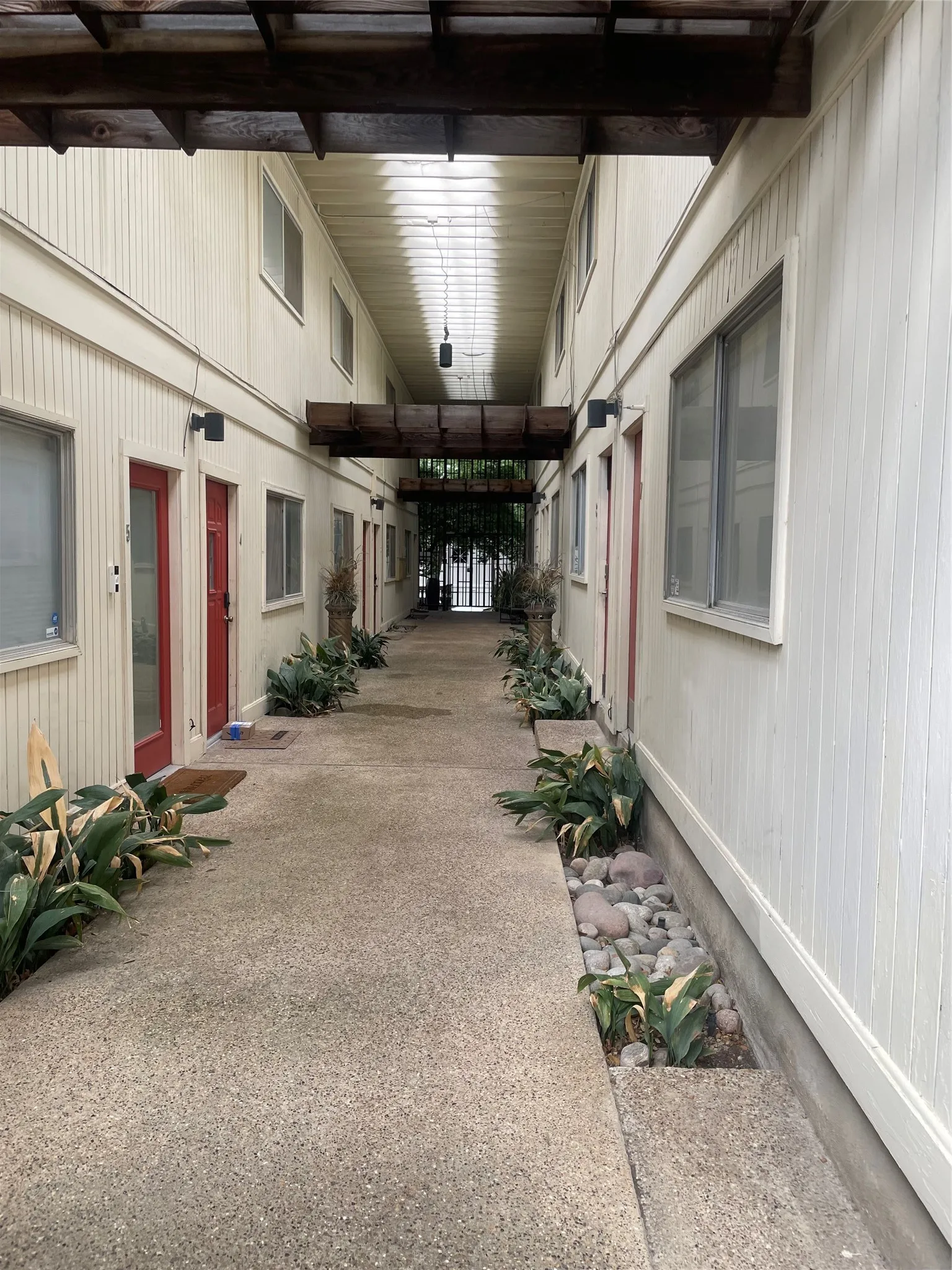 Condominium For Rent in Dallas County , 3500 Routh Street 2, Dallas, Texas 75219, 2 Bedroom, 2 Bathroom, Garage spaces, 1,000 Sqft, built in 1973, mls#21357157, Real Estate Agent in Dallas, Homes For Rent in Dallas county, Homes For Rent in Dallas, Realtor in Dallas Texas, Real Estate Brokerage Independent Realty Texas, Luminita Cordes Realtor