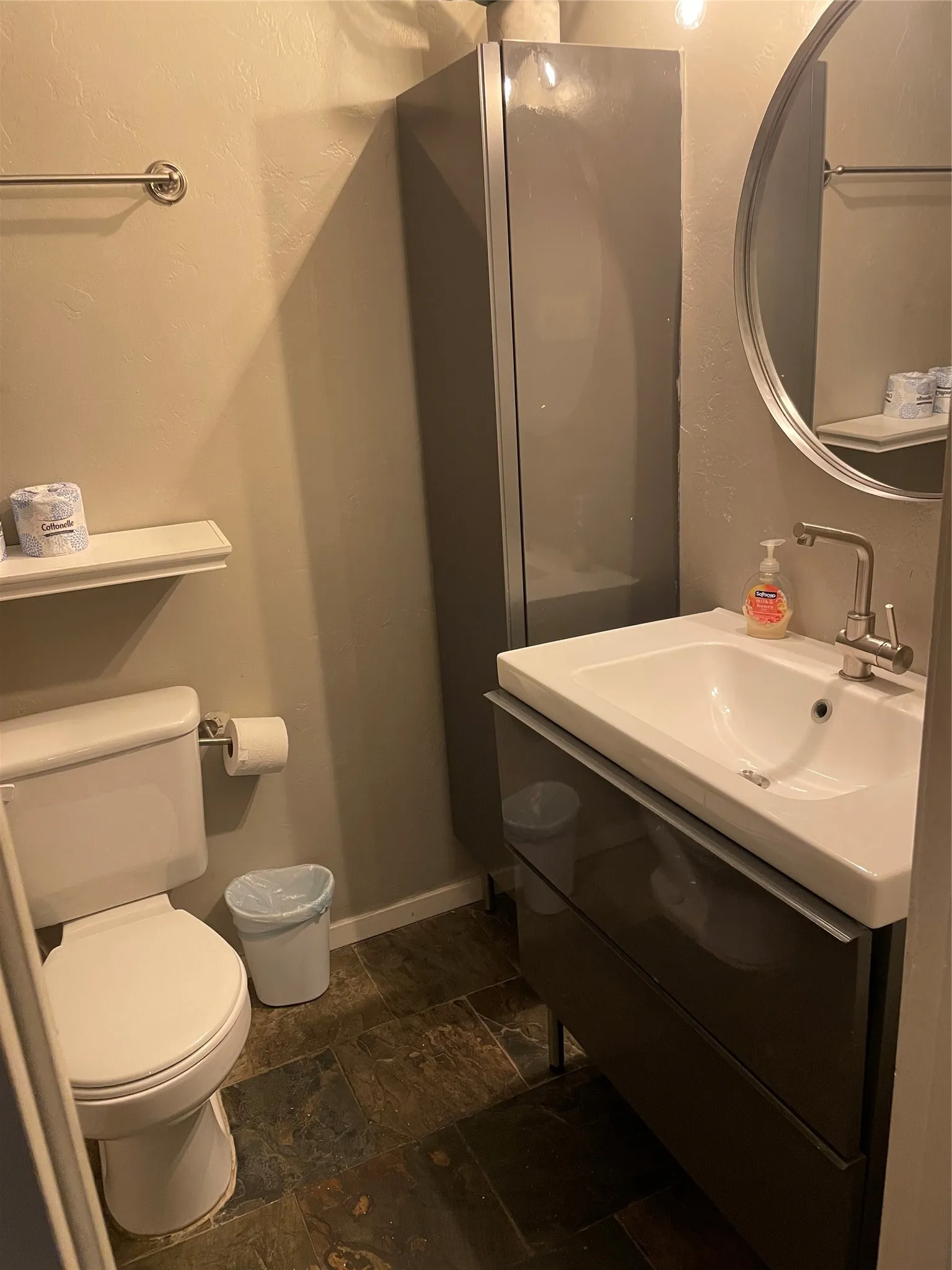 Condominium For Rent in Dallas County , 3500 Routh Street 2, Dallas, Texas 75219, 2 Bedroom, 2 Bathroom, Garage spaces, 1,000 Sqft, built in 1973, mls#21357157, Real Estate Agent in Dallas, Homes For Rent in Dallas county, Homes For Rent in Dallas, Realtor in Dallas Texas, Real Estate Brokerage Independent Realty Texas, Luminita Cordes Realtor