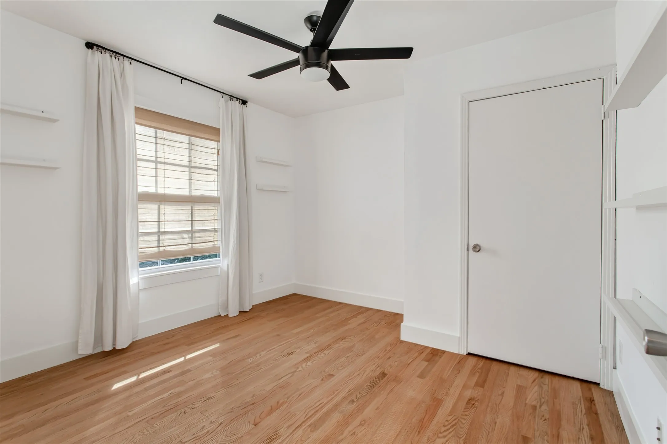 Single Family Residence For Sale in Dallas County , 1407 Rio Hondo Drive, Dallas, Texas 75218, 3 Bedroom, 1 Bathroom, 1 Garage spaces, 1,260 Sqft, built in 1951, mls#21357159, Real Estate Agent in Dallas, Homes For Sale in Dallas county, Homes For Sale in Dallas, Realtor in Dallas Texas, Real Estate Brokerage Independent Realty Texas, Luminita Cordes Realtor