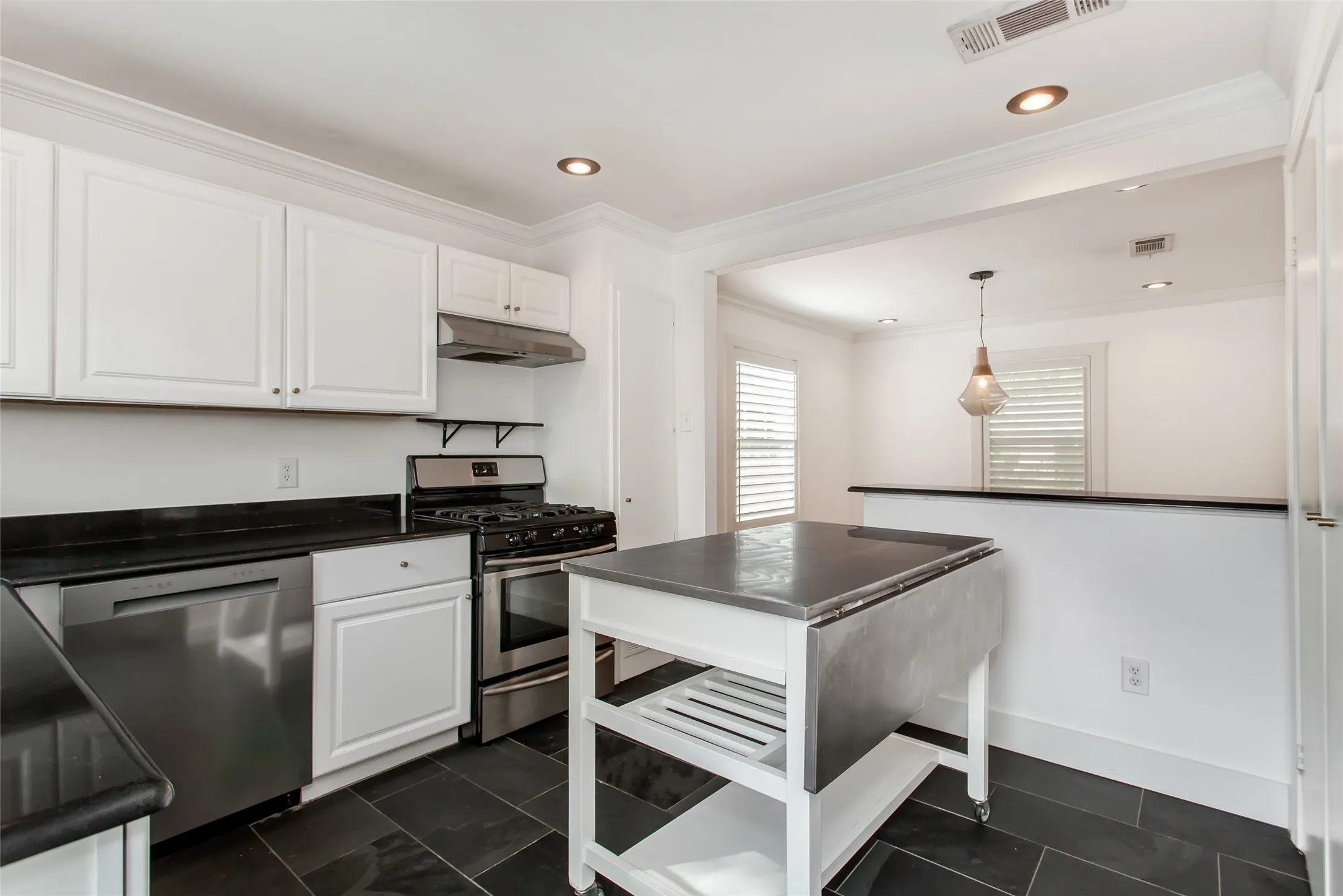 Single Family Residence For Sale in Dallas County , 1407 Rio Hondo Drive, Dallas, Texas 75218, 3 Bedroom, 1 Bathroom, 1 Garage spaces, 1,260 Sqft, built in 1951, mls#21357159, Real Estate Agent in Dallas, Homes For Sale in Dallas county, Homes For Sale in Dallas, Realtor in Dallas Texas, Real Estate Brokerage Independent Realty Texas, Luminita Cordes Realtor