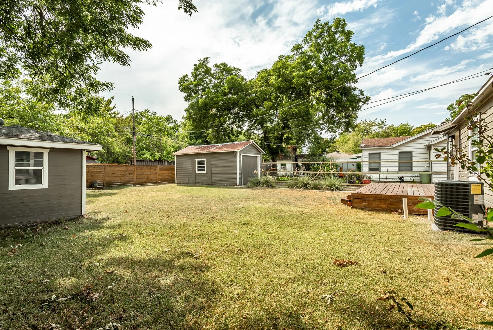 Single Family Residence For Sale in Dallas County , 1407 Rio Hondo Drive, Dallas, Texas 75218, 3 Bedroom, 1 Bathroom, 1 Garage spaces, 1,260 Sqft, built in 1951, mls#21357159, Real Estate Agent in Dallas, Homes For Sale in Dallas county, Homes For Sale in Dallas, Realtor in Dallas Texas, Real Estate Brokerage Independent Realty Texas, Luminita Cordes Realtor