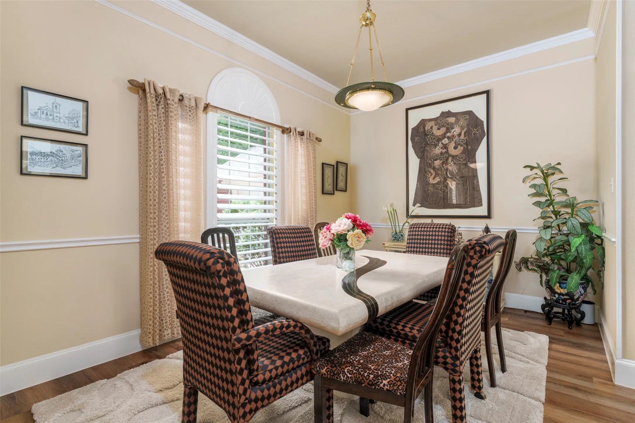 Dining room large enough for entertaining