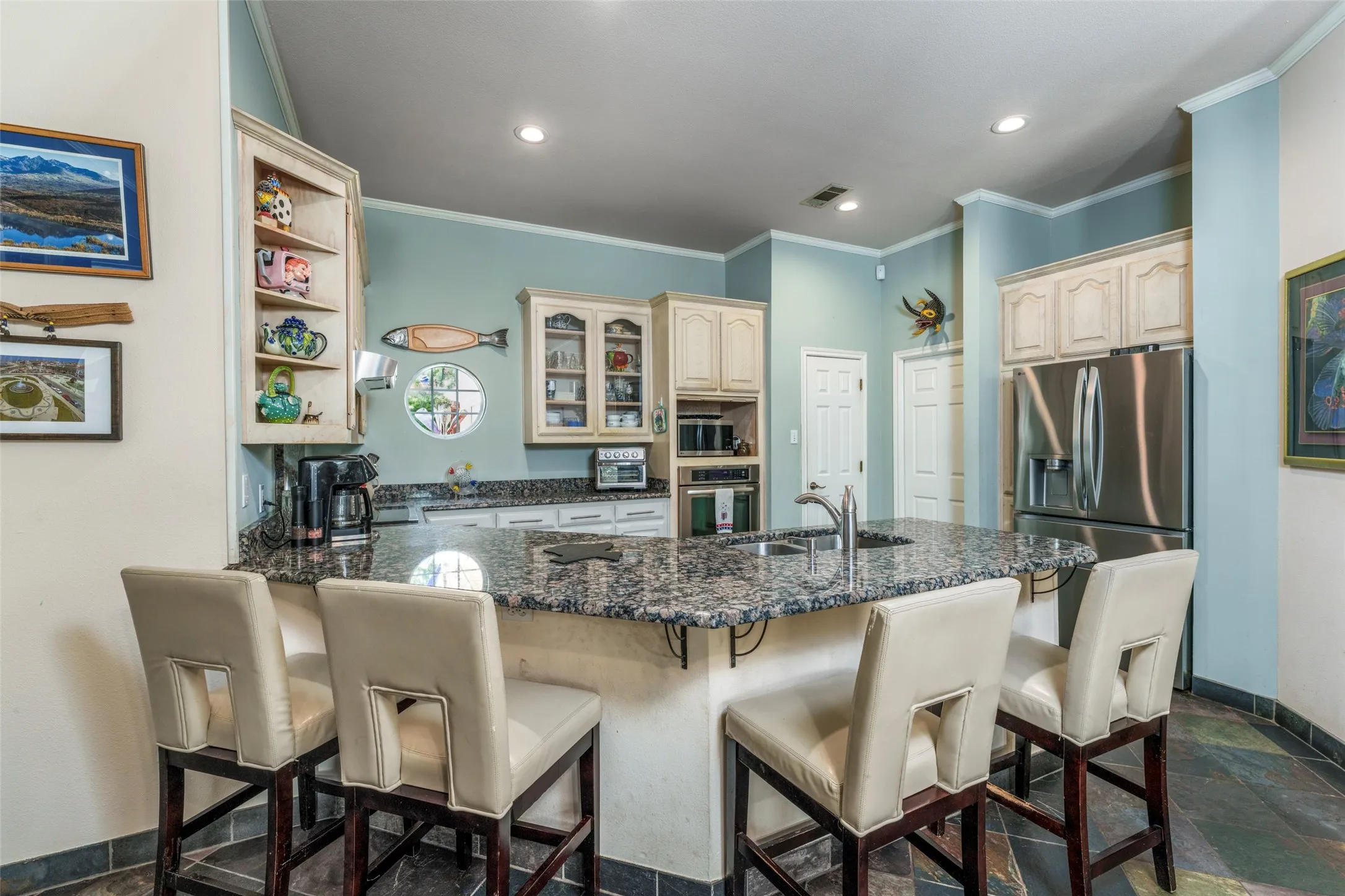 Counter seating enables family to gather for quick meals