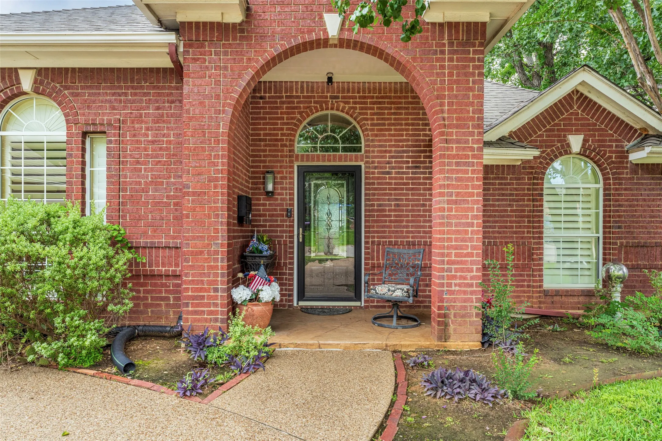 Single Family Residence For Sale in Tarrant County , 6703 Landover Hills Lane, Arlington, Texas 76017, 3 Bedroom, 2 Bathroom, 2 Garage spaces, 2,154 Sqft, built in 1993, mls#21347119, Real Estate Agent in Arlington, Homes For Sale in Tarrant county, Homes For Sale in Arlington, Realtor in Arlington Texas, Real Estate Brokerage Independent Realty Texas, Luminita Cordes Realtor