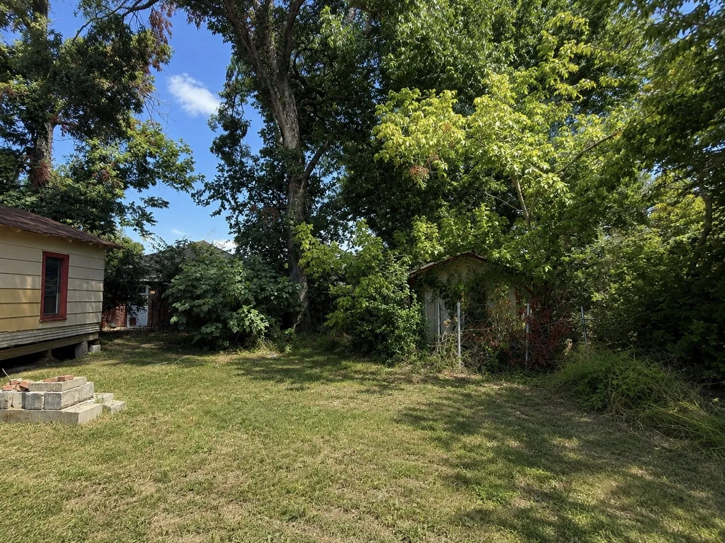 Single Family Residence For Sale in Kaufman County , 921 S Medora Street, Terrell, Texas 75160, 2 Bedroom, 2 Bathroom, Garage spaces, 912 Sqft, built in 1970, mls#21357147, Real Estate Agent in Terrell, Homes For Sale in Kaufman county, Homes For Sale in Terrell, Realtor in Terrell Texas, Real Estate Brokerage Independent Realty Texas, Luminita Cordes Realtor