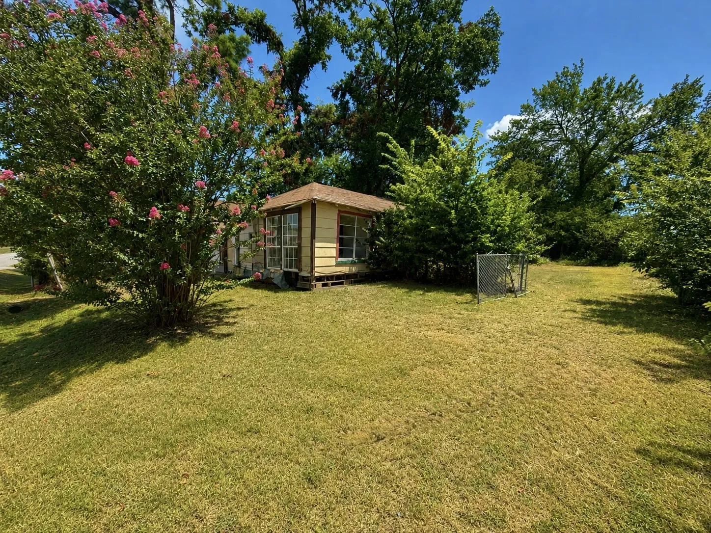 Single Family Residence For Sale in Kaufman County , 921 S Medora Street, Terrell, Texas 75160, 2 Bedroom, 2 Bathroom, Garage spaces, 912 Sqft, built in 1970, mls#21357147, Real Estate Agent in Terrell, Homes For Sale in Kaufman county, Homes For Sale in Terrell, Realtor in Terrell Texas, Real Estate Brokerage Independent Realty Texas, Luminita Cordes Realtor