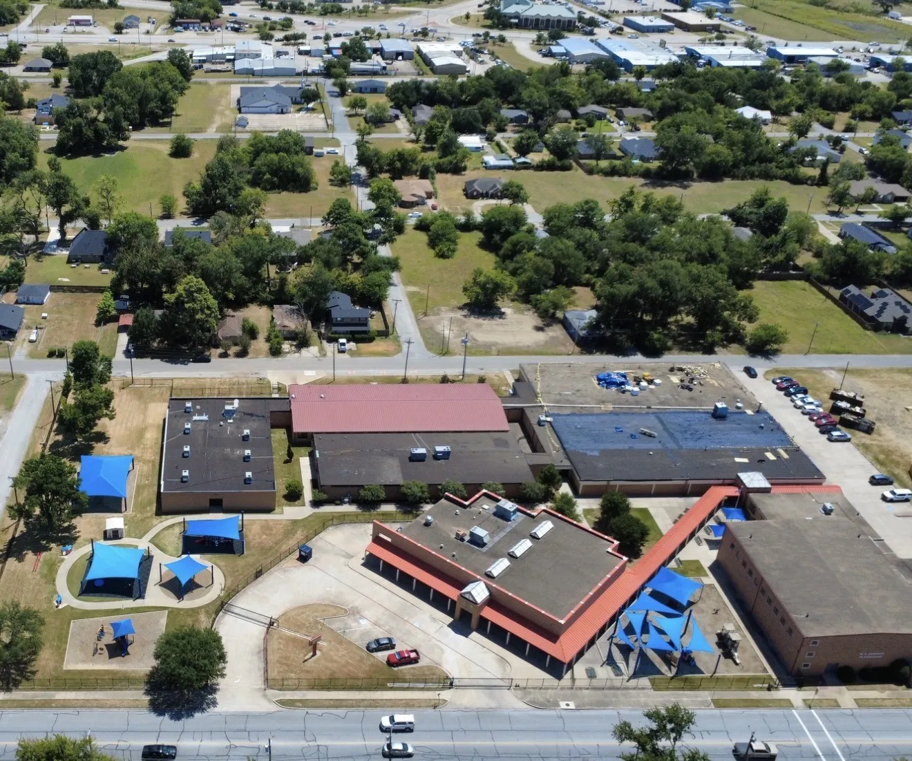 Single Family Residence For Sale in Kaufman County , 921 S Medora Street, Terrell, Texas 75160, 2 Bedroom, 2 Bathroom, Garage spaces, 912 Sqft, built in 1970, mls#21357147, Real Estate Agent in Terrell, Homes For Sale in Kaufman county, Homes For Sale in Terrell, Realtor in Terrell Texas, Real Estate Brokerage Independent Realty Texas, Luminita Cordes Realtor