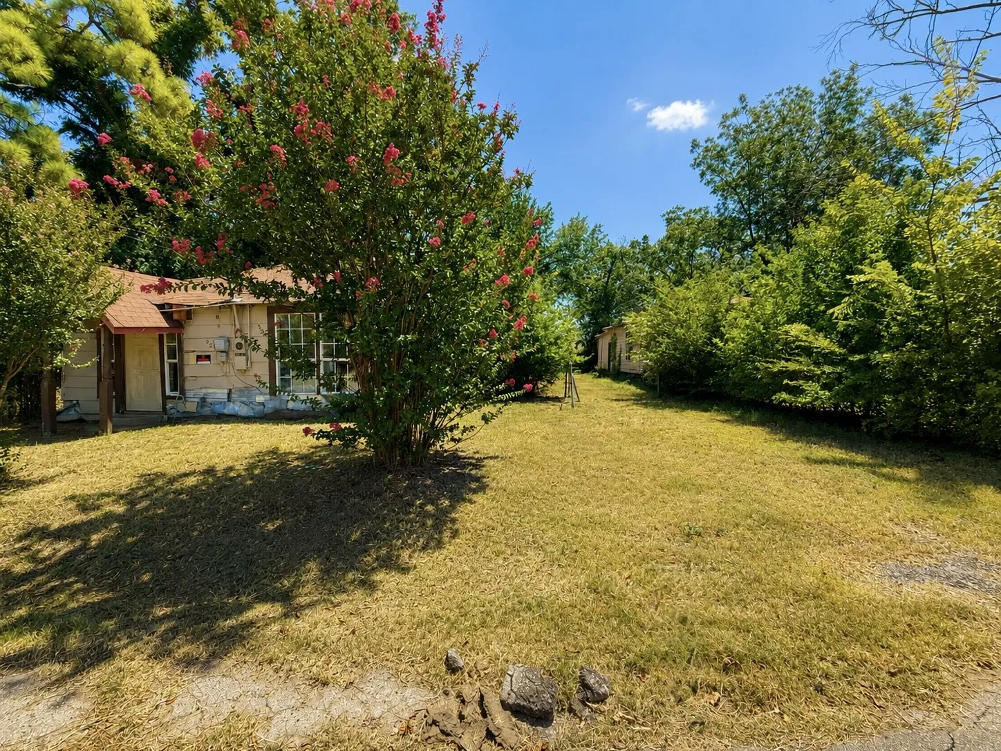 Single Family Residence For Sale in Kaufman County , 921 S Medora Street, Terrell, Texas 75160, 2 Bedroom, 2 Bathroom, Garage spaces, 912 Sqft, built in 1970, mls#21357147, Real Estate Agent in Terrell, Homes For Sale in Kaufman county, Homes For Sale in Terrell, Realtor in Terrell Texas, Real Estate Brokerage Independent Realty Texas, Luminita Cordes Realtor