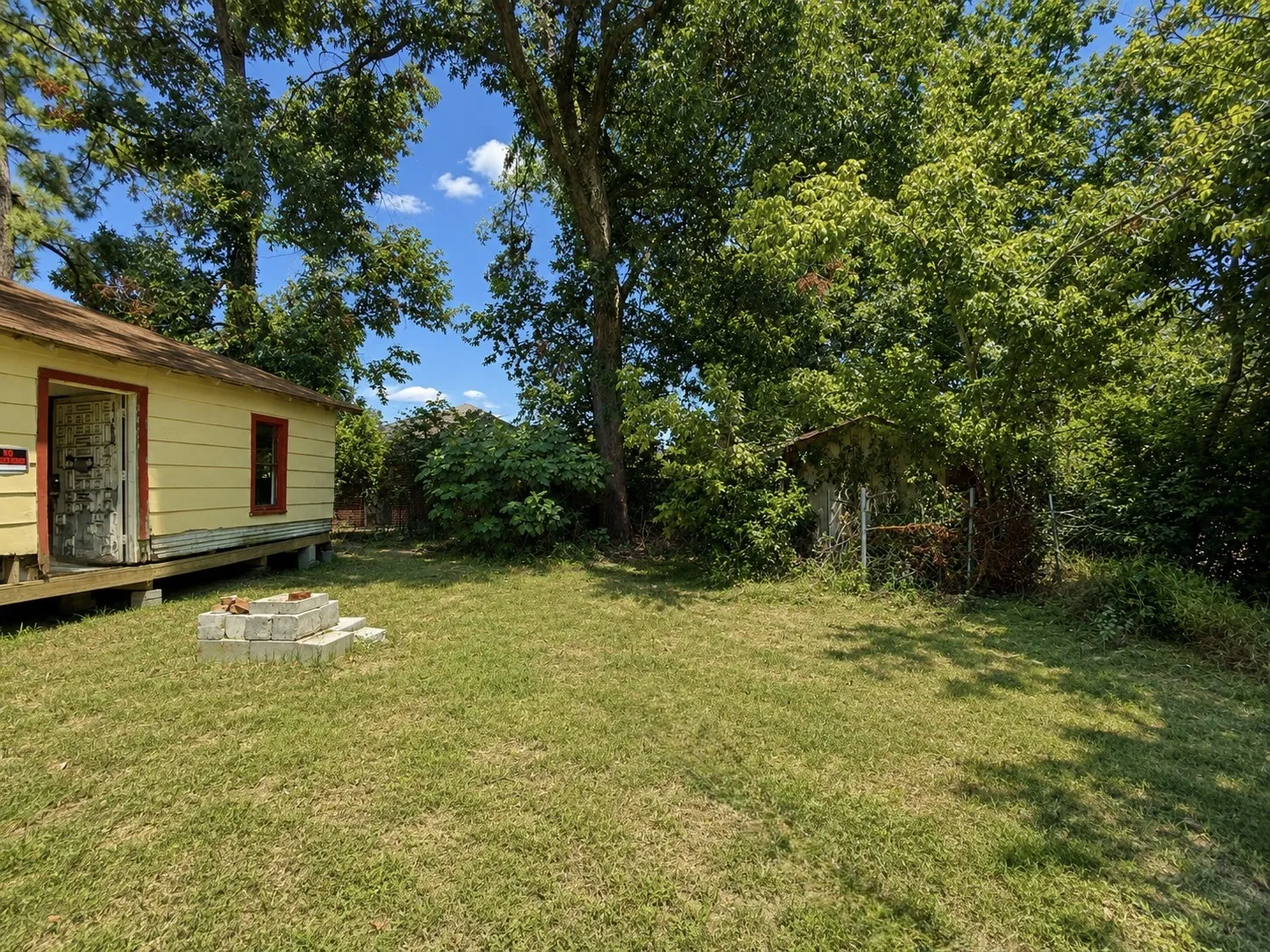 Single Family Residence For Sale in Kaufman County , 921 S Medora Street, Terrell, Texas 75160, 2 Bedroom, 2 Bathroom, Garage spaces, 912 Sqft, built in 1970, mls#21357147, Real Estate Agent in Terrell, Homes For Sale in Kaufman county, Homes For Sale in Terrell, Realtor in Terrell Texas, Real Estate Brokerage Independent Realty Texas, Luminita Cordes Realtor