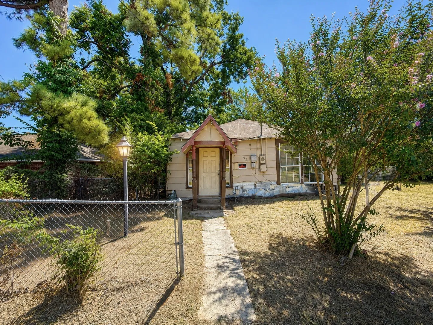 Single Family Residence For Sale in Kaufman County , 921 S Medora Street, Terrell, Texas 75160, 2 Bedroom, 2 Bathroom, Garage spaces, 912 Sqft, built in 1970, mls#21357147, Real Estate Agent in Terrell, Homes For Sale in Kaufman county, Homes For Sale in Terrell, Realtor in Terrell Texas, Real Estate Brokerage Independent Realty Texas, Luminita Cordes Realtor