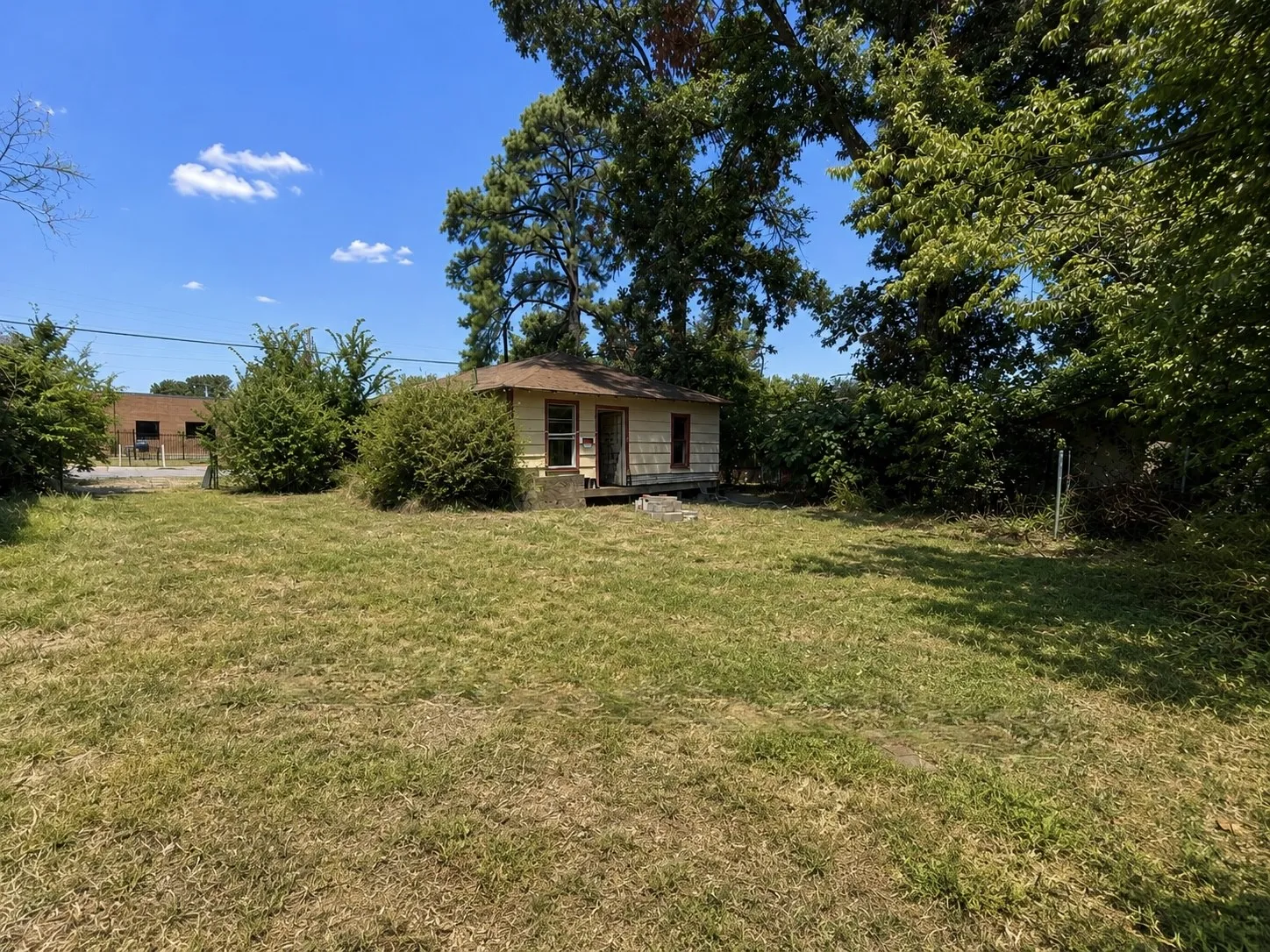 Single Family Residence For Sale in Kaufman County , 921 S Medora Street, Terrell, Texas 75160, 2 Bedroom, 2 Bathroom, Garage spaces, 912 Sqft, built in 1970, mls#21357147, Real Estate Agent in Terrell, Homes For Sale in Kaufman county, Homes For Sale in Terrell, Realtor in Terrell Texas, Real Estate Brokerage Independent Realty Texas, Luminita Cordes Realtor